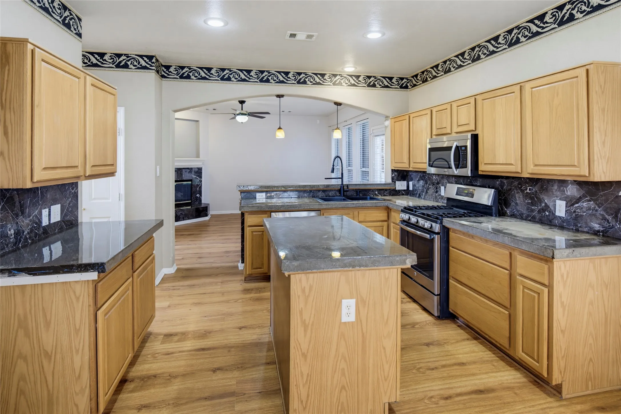 Single Family Residence For Sale in Denton County , 4549 Shadowridge Drive, The Colony, Texas 75056, 3 Bedroom, 3 Bathroom, 2 Garage spaces, 2,094 Sqft, built in 1998, mls#21332903, Real Estate Agent in The Colony, Homes For Sale in Denton county, Homes For Sale in The Colony, Realtor in The Colony Texas, Real Estate Brokerage Independent Realty Texas, Luminita Cordes Realtor