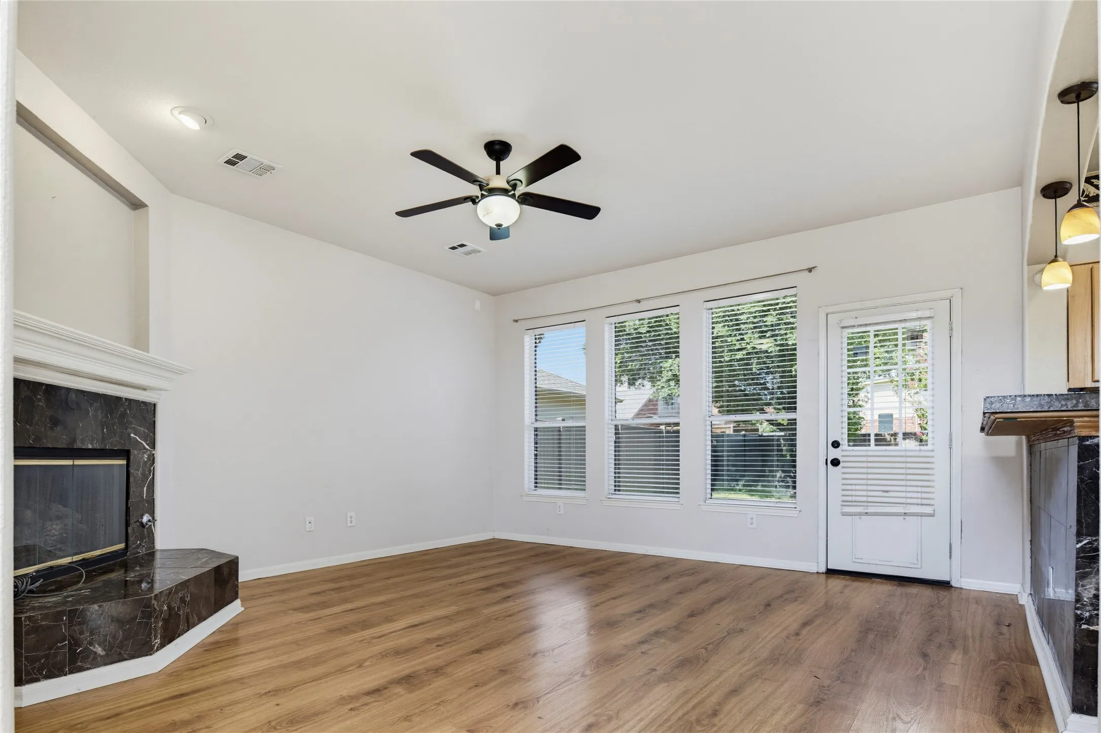 Single Family Residence For Sale in Denton County , 4549 Shadowridge Drive, The Colony, Texas 75056, 3 Bedroom, 3 Bathroom, 2 Garage spaces, 2,094 Sqft, built in 1998, mls#21332903, Real Estate Agent in The Colony, Homes For Sale in Denton county, Homes For Sale in The Colony, Realtor in The Colony Texas, Real Estate Brokerage Independent Realty Texas, Luminita Cordes Realtor