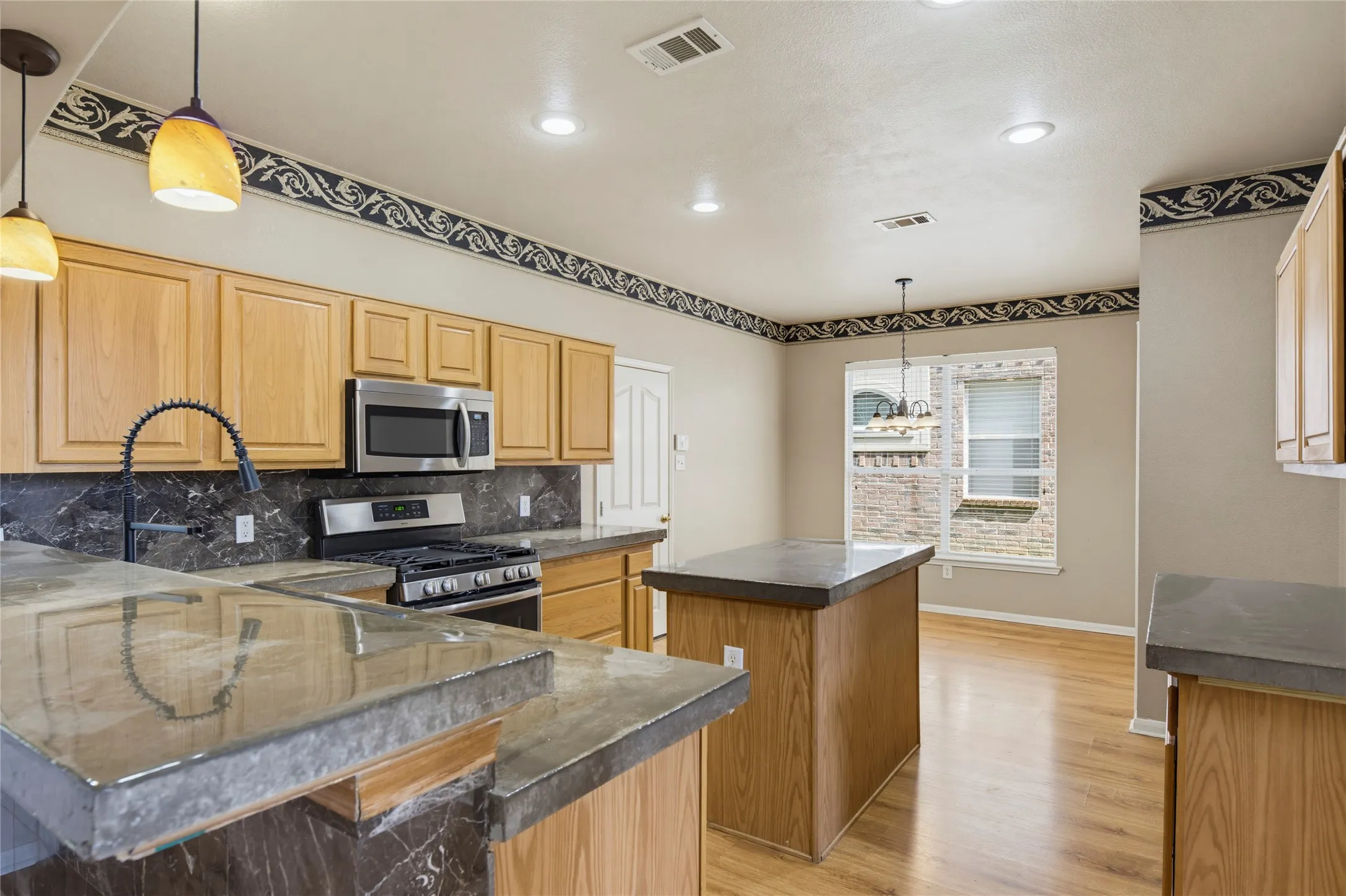 Single Family Residence For Sale in Denton County , 4549 Shadowridge Drive, The Colony, Texas 75056, 3 Bedroom, 3 Bathroom, 2 Garage spaces, 2,094 Sqft, built in 1998, mls#21332903, Real Estate Agent in The Colony, Homes For Sale in Denton county, Homes For Sale in The Colony, Realtor in The Colony Texas, Real Estate Brokerage Independent Realty Texas, Luminita Cordes Realtor