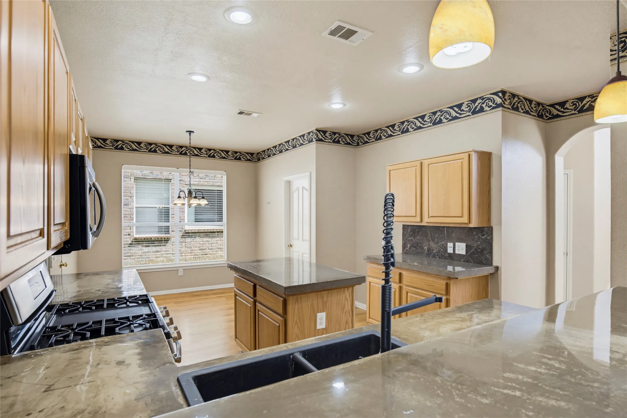 Single Family Residence For Sale in Denton County , 4549 Shadowridge Drive, The Colony, Texas 75056, 3 Bedroom, 3 Bathroom, 2 Garage spaces, 2,094 Sqft, built in 1998, mls#21332903, Real Estate Agent in The Colony, Homes For Sale in Denton county, Homes For Sale in The Colony, Realtor in The Colony Texas, Real Estate Brokerage Independent Realty Texas, Luminita Cordes Realtor