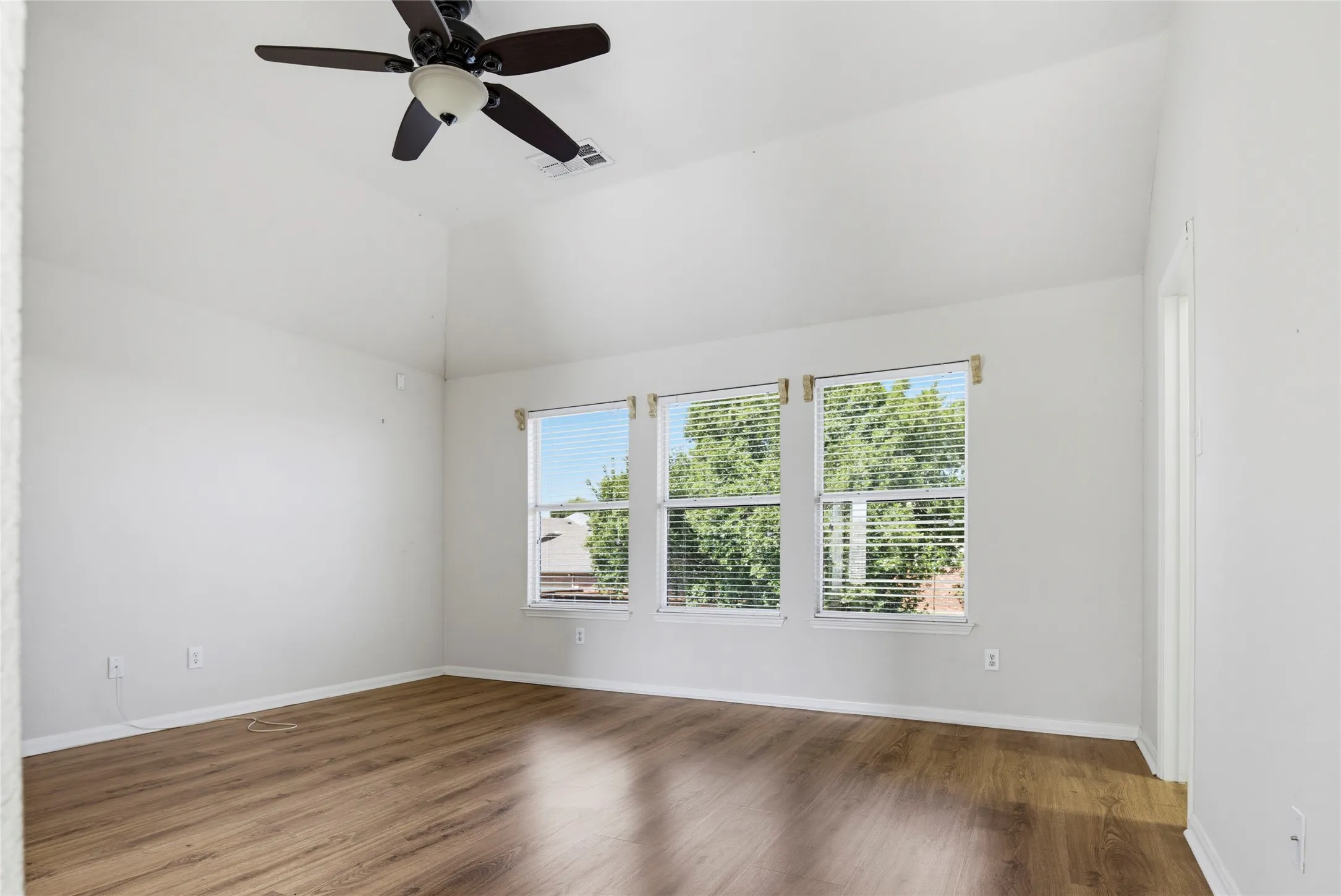 Single Family Residence For Sale in Denton County , 4549 Shadowridge Drive, The Colony, Texas 75056, 3 Bedroom, 3 Bathroom, 2 Garage spaces, 2,094 Sqft, built in 1998, mls#21332903, Real Estate Agent in The Colony, Homes For Sale in Denton county, Homes For Sale in The Colony, Realtor in The Colony Texas, Real Estate Brokerage Independent Realty Texas, Luminita Cordes Realtor