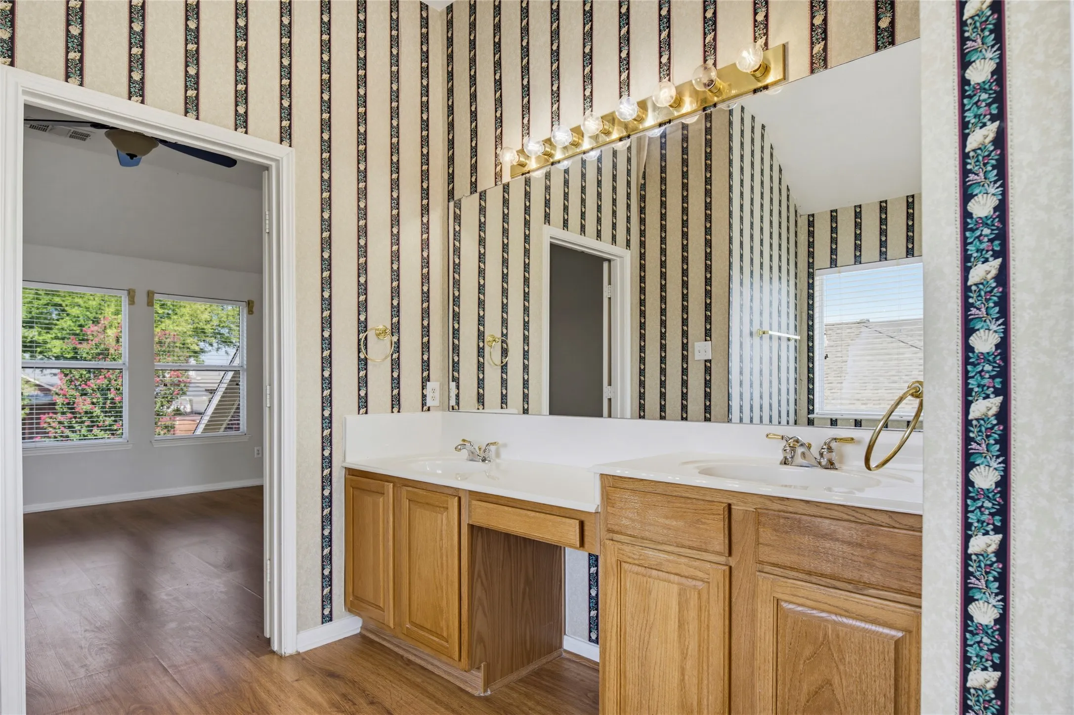 Single Family Residence For Sale in Denton County , 4549 Shadowridge Drive, The Colony, Texas 75056, 3 Bedroom, 3 Bathroom, 2 Garage spaces, 2,094 Sqft, built in 1998, mls#21332903, Real Estate Agent in The Colony, Homes For Sale in Denton county, Homes For Sale in The Colony, Realtor in The Colony Texas, Real Estate Brokerage Independent Realty Texas, Luminita Cordes Realtor