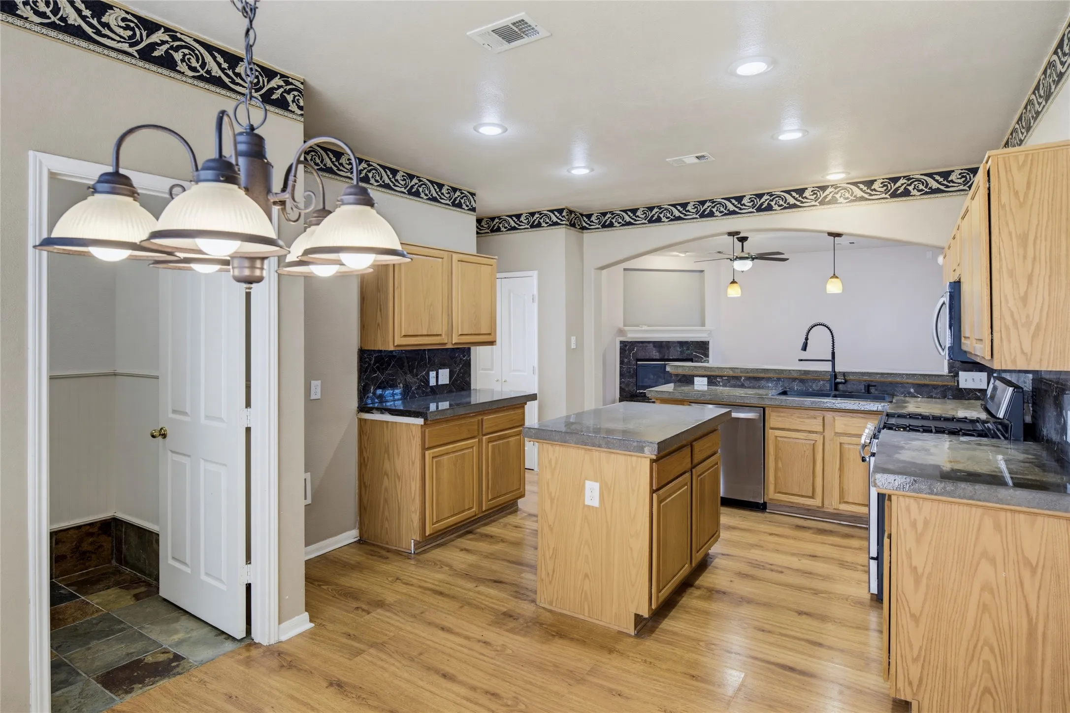 Single Family Residence For Sale in Denton County , 4549 Shadowridge Drive, The Colony, Texas 75056, 3 Bedroom, 3 Bathroom, 2 Garage spaces, 2,094 Sqft, built in 1998, mls#21332903, Real Estate Agent in The Colony, Homes For Sale in Denton county, Homes For Sale in The Colony, Realtor in The Colony Texas, Real Estate Brokerage Independent Realty Texas, Luminita Cordes Realtor