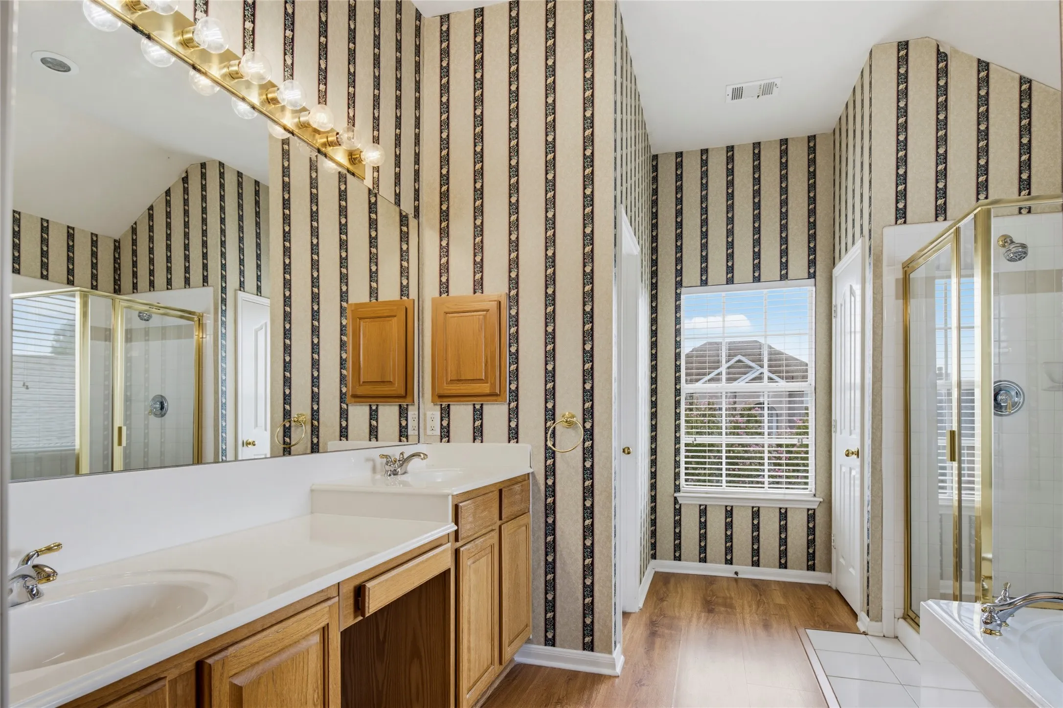 Single Family Residence For Sale in Denton County , 4549 Shadowridge Drive, The Colony, Texas 75056, 3 Bedroom, 3 Bathroom, 2 Garage spaces, 2,094 Sqft, built in 1998, mls#21332903, Real Estate Agent in The Colony, Homes For Sale in Denton county, Homes For Sale in The Colony, Realtor in The Colony Texas, Real Estate Brokerage Independent Realty Texas, Luminita Cordes Realtor