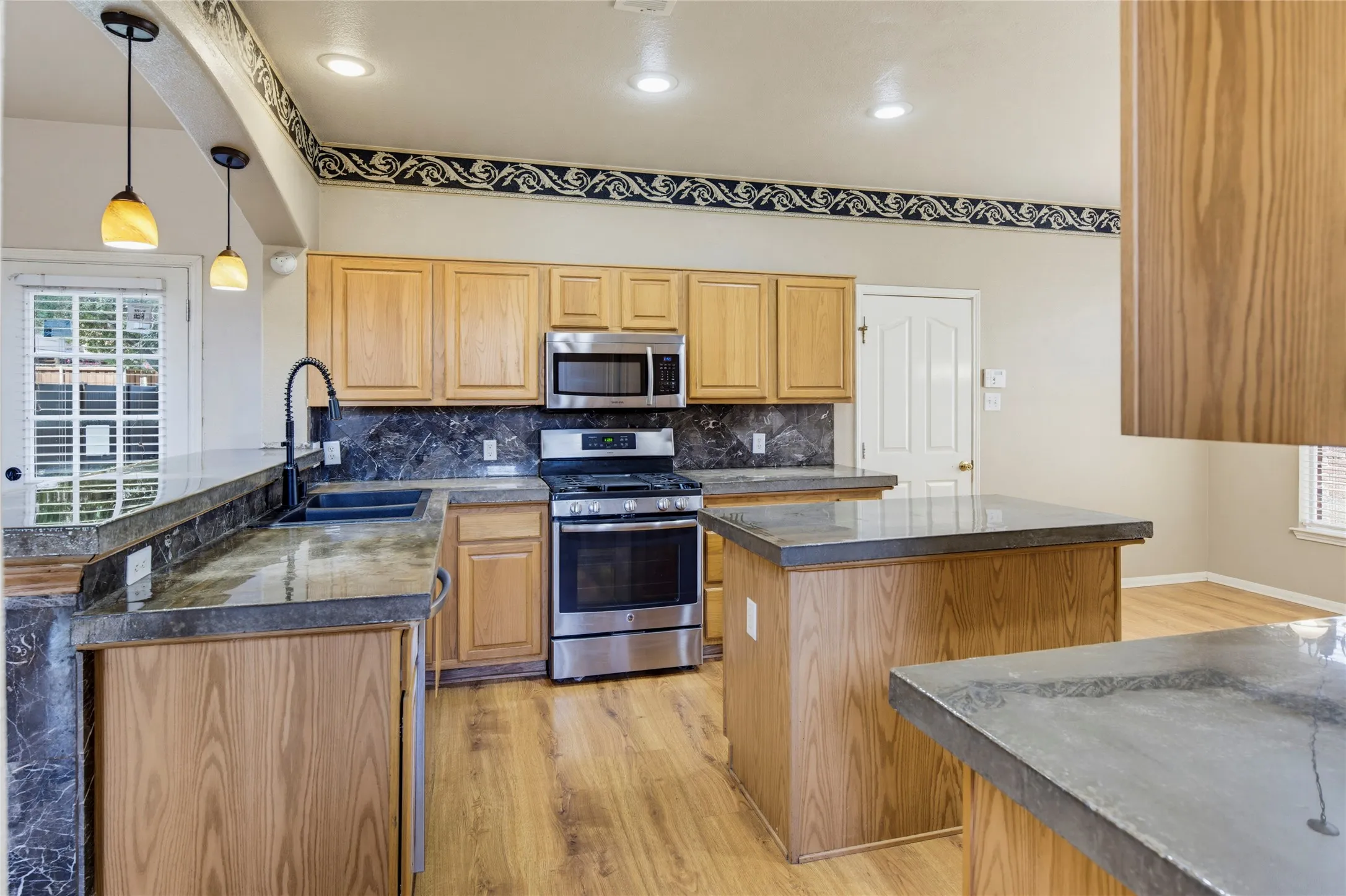 Single Family Residence For Sale in Denton County , 4549 Shadowridge Drive, The Colony, Texas 75056, 3 Bedroom, 3 Bathroom, 2 Garage spaces, 2,094 Sqft, built in 1998, mls#21332903, Real Estate Agent in The Colony, Homes For Sale in Denton county, Homes For Sale in The Colony, Realtor in The Colony Texas, Real Estate Brokerage Independent Realty Texas, Luminita Cordes Realtor
