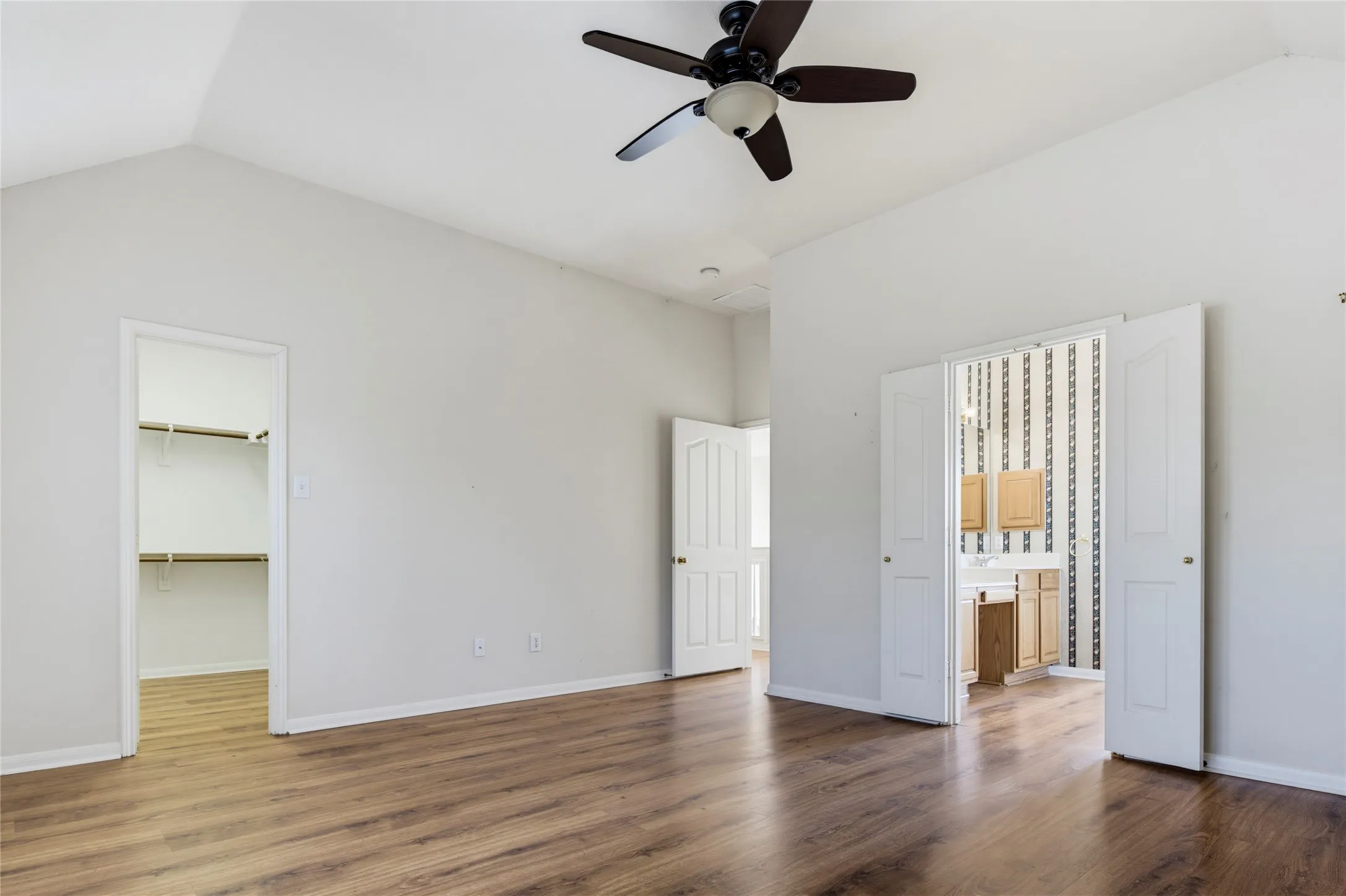 Single Family Residence For Sale in Denton County , 4549 Shadowridge Drive, The Colony, Texas 75056, 3 Bedroom, 3 Bathroom, 2 Garage spaces, 2,094 Sqft, built in 1998, mls#21332903, Real Estate Agent in The Colony, Homes For Sale in Denton county, Homes For Sale in The Colony, Realtor in The Colony Texas, Real Estate Brokerage Independent Realty Texas, Luminita Cordes Realtor