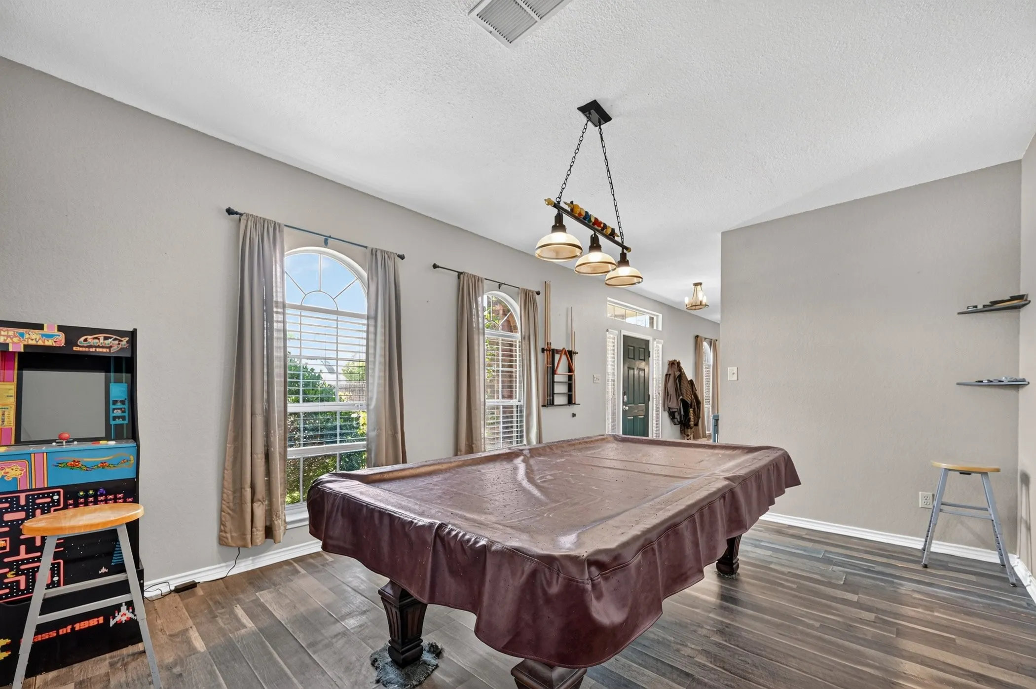 Single Family Residence For Sale in Dallas County , 8413 Linda Vista Court, Rowlett, Texas 75088, 4 Bedroom, 3 Bathroom, 2 Garage spaces, 2,826 Sqft, built in 1992, mls#21267358, Real Estate Agent in Rowlett, Homes For Sale in Dallas county, Homes For Sale in Rowlett, Realtor in Rowlett Texas, Real Estate Brokerage Independent Realty Texas, Luminita Cordes Realtor