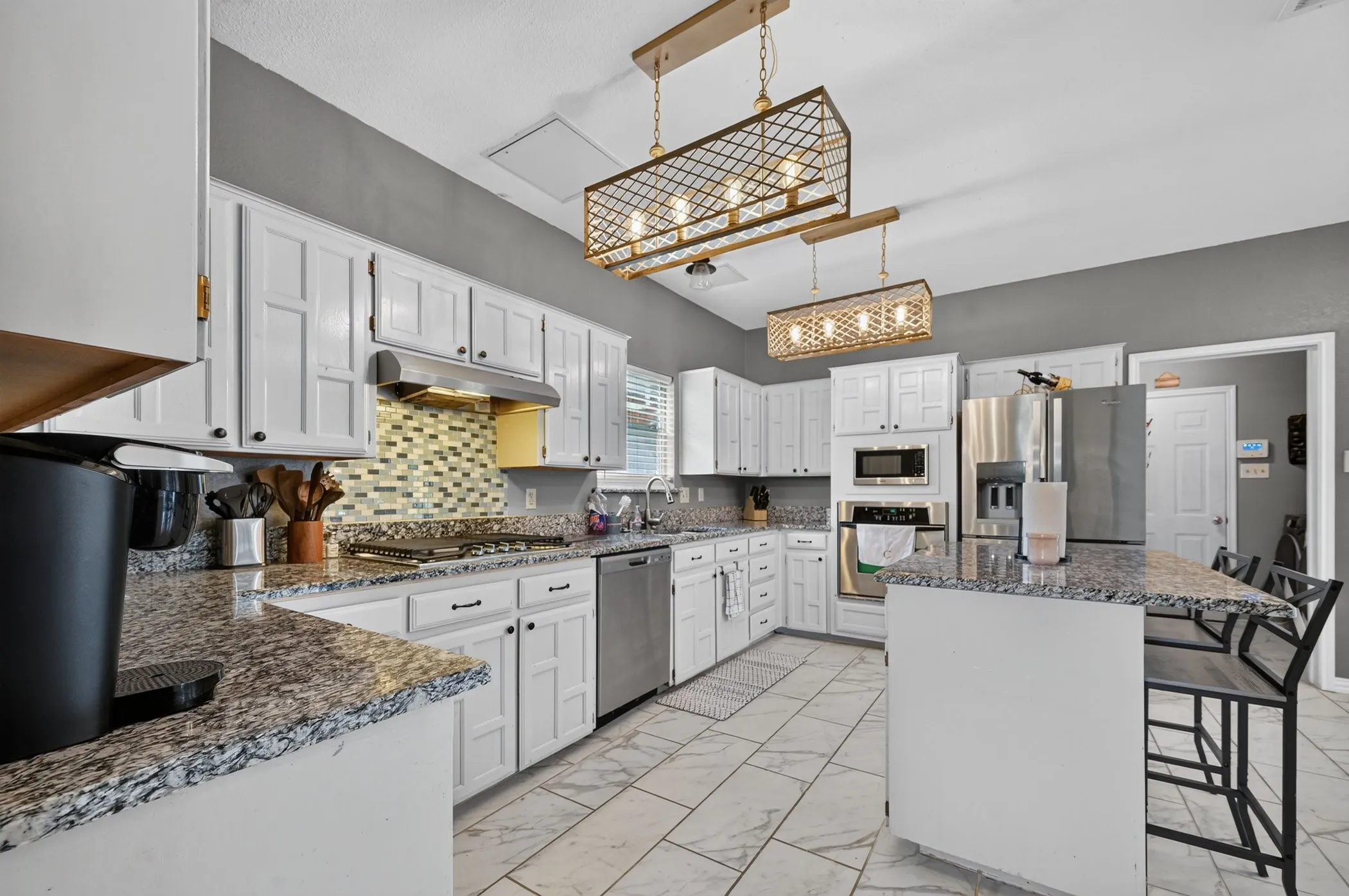 Single Family Residence For Sale in Dallas County , 8413 Linda Vista Court, Rowlett, Texas 75088, 4 Bedroom, 3 Bathroom, 2 Garage spaces, 2,826 Sqft, built in 1992, mls#21267358, Real Estate Agent in Rowlett, Homes For Sale in Dallas county, Homes For Sale in Rowlett, Realtor in Rowlett Texas, Real Estate Brokerage Independent Realty Texas, Luminita Cordes Realtor