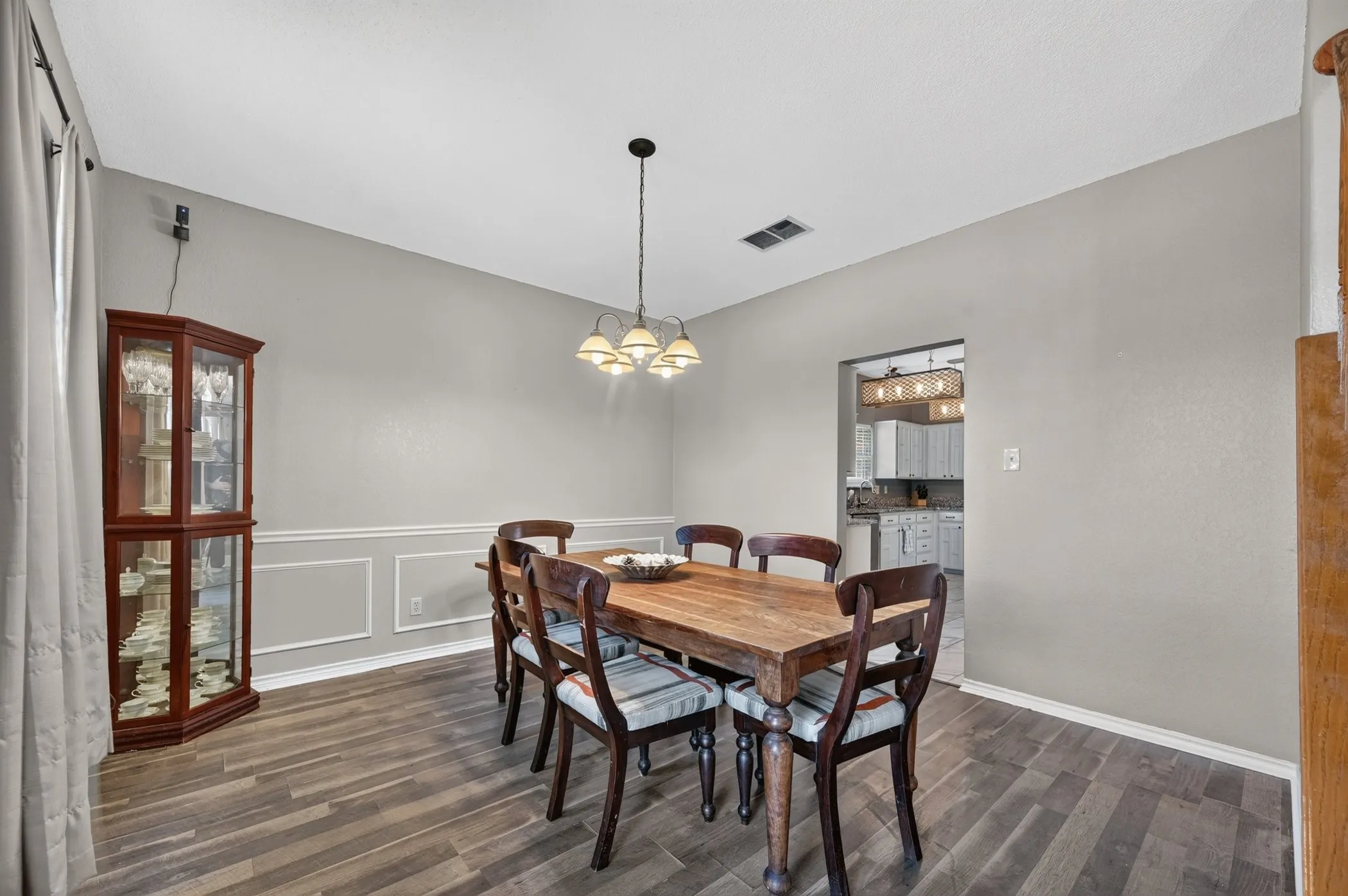 Single Family Residence For Sale in Dallas County , 8413 Linda Vista Court, Rowlett, Texas 75088, 4 Bedroom, 3 Bathroom, 2 Garage spaces, 2,826 Sqft, built in 1992, mls#21267358, Real Estate Agent in Rowlett, Homes For Sale in Dallas county, Homes For Sale in Rowlett, Realtor in Rowlett Texas, Real Estate Brokerage Independent Realty Texas, Luminita Cordes Realtor
