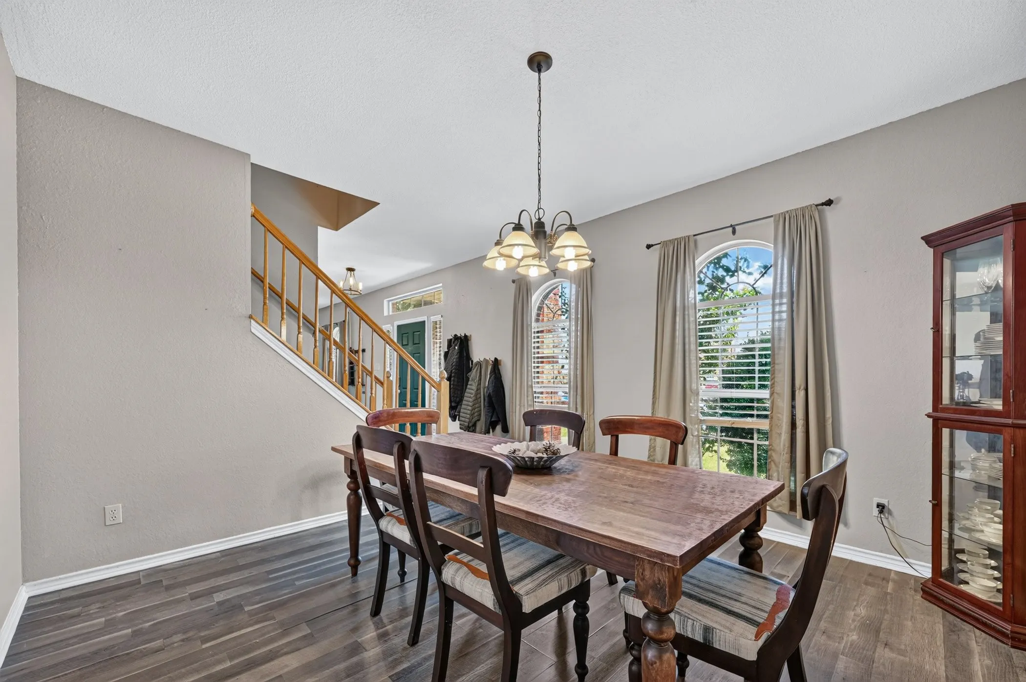 Single Family Residence For Sale in Dallas County , 8413 Linda Vista Court, Rowlett, Texas 75088, 4 Bedroom, 3 Bathroom, 2 Garage spaces, 2,826 Sqft, built in 1992, mls#21267358, Real Estate Agent in Rowlett, Homes For Sale in Dallas county, Homes For Sale in Rowlett, Realtor in Rowlett Texas, Real Estate Brokerage Independent Realty Texas, Luminita Cordes Realtor