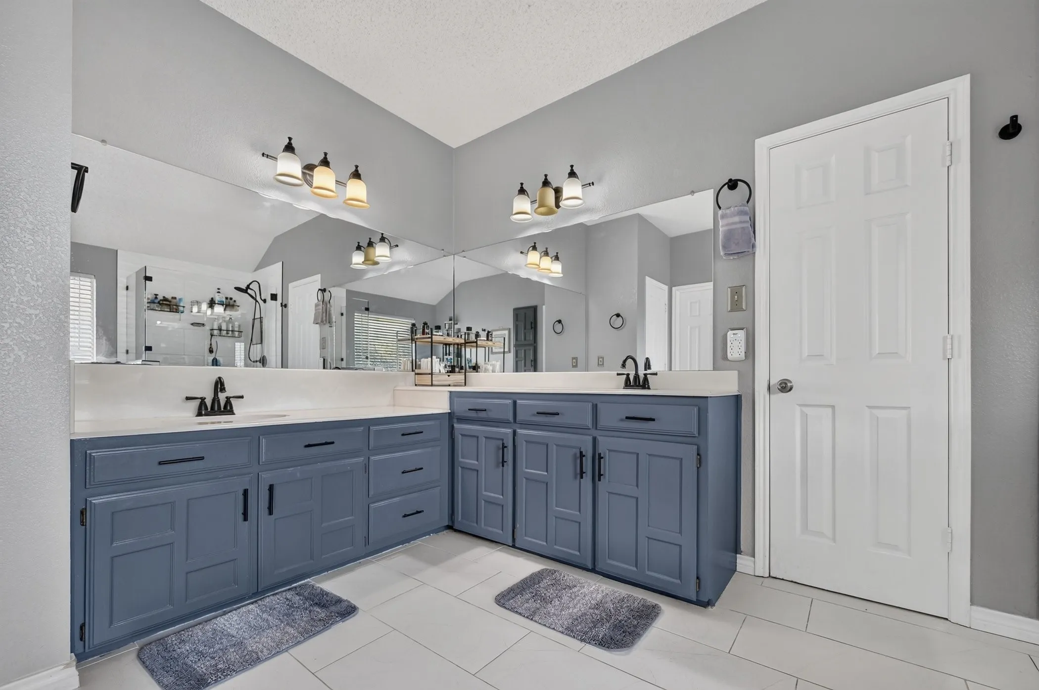 Single Family Residence For Sale in Dallas County , 8413 Linda Vista Court, Rowlett, Texas 75088, 4 Bedroom, 3 Bathroom, 2 Garage spaces, 2,826 Sqft, built in 1992, mls#21267358, Real Estate Agent in Rowlett, Homes For Sale in Dallas county, Homes For Sale in Rowlett, Realtor in Rowlett Texas, Real Estate Brokerage Independent Realty Texas, Luminita Cordes Realtor