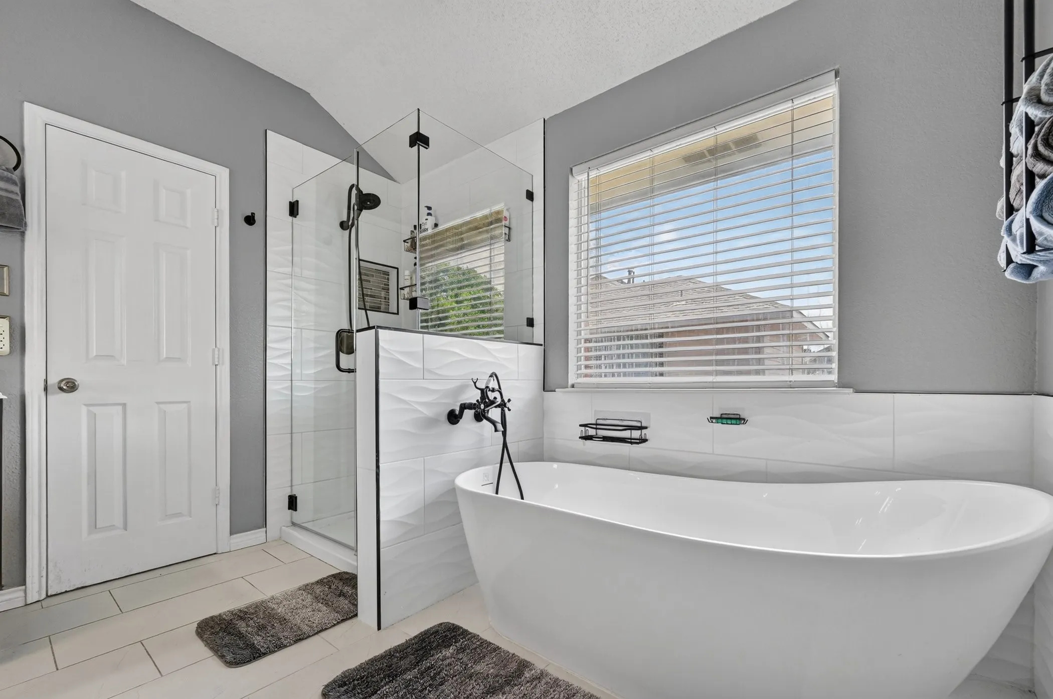 Single Family Residence For Sale in Dallas County , 8413 Linda Vista Court, Rowlett, Texas 75088, 4 Bedroom, 3 Bathroom, 2 Garage spaces, 2,826 Sqft, built in 1992, mls#21267358, Real Estate Agent in Rowlett, Homes For Sale in Dallas county, Homes For Sale in Rowlett, Realtor in Rowlett Texas, Real Estate Brokerage Independent Realty Texas, Luminita Cordes Realtor