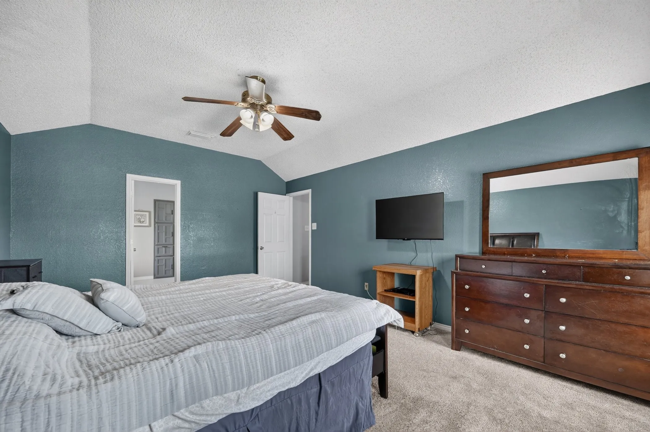 Single Family Residence For Sale in Dallas County , 8413 Linda Vista Court, Rowlett, Texas 75088, 4 Bedroom, 3 Bathroom, 2 Garage spaces, 2,826 Sqft, built in 1992, mls#21267358, Real Estate Agent in Rowlett, Homes For Sale in Dallas county, Homes For Sale in Rowlett, Realtor in Rowlett Texas, Real Estate Brokerage Independent Realty Texas, Luminita Cordes Realtor