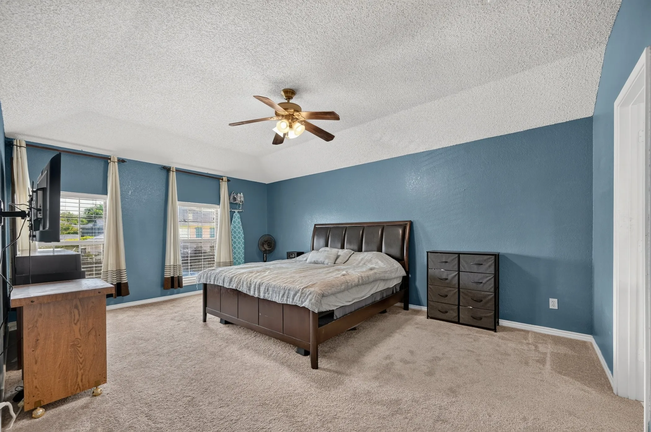 Single Family Residence For Sale in Dallas County , 8413 Linda Vista Court, Rowlett, Texas 75088, 4 Bedroom, 3 Bathroom, 2 Garage spaces, 2,826 Sqft, built in 1992, mls#21267358, Real Estate Agent in Rowlett, Homes For Sale in Dallas county, Homes For Sale in Rowlett, Realtor in Rowlett Texas, Real Estate Brokerage Independent Realty Texas, Luminita Cordes Realtor