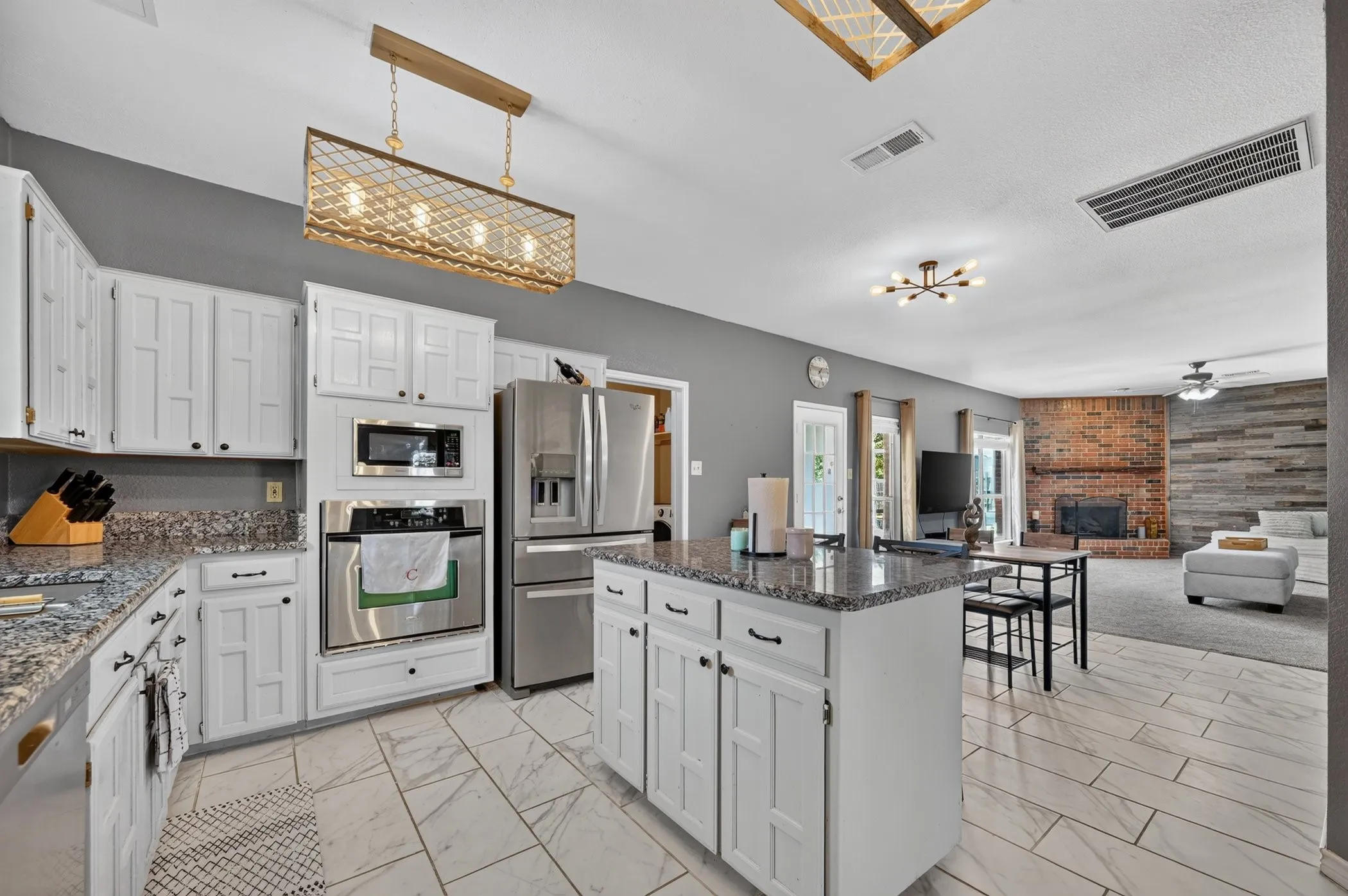 Single Family Residence For Sale in Dallas County , 8413 Linda Vista Court, Rowlett, Texas 75088, 4 Bedroom, 3 Bathroom, 2 Garage spaces, 2,826 Sqft, built in 1992, mls#21267358, Real Estate Agent in Rowlett, Homes For Sale in Dallas county, Homes For Sale in Rowlett, Realtor in Rowlett Texas, Real Estate Brokerage Independent Realty Texas, Luminita Cordes Realtor