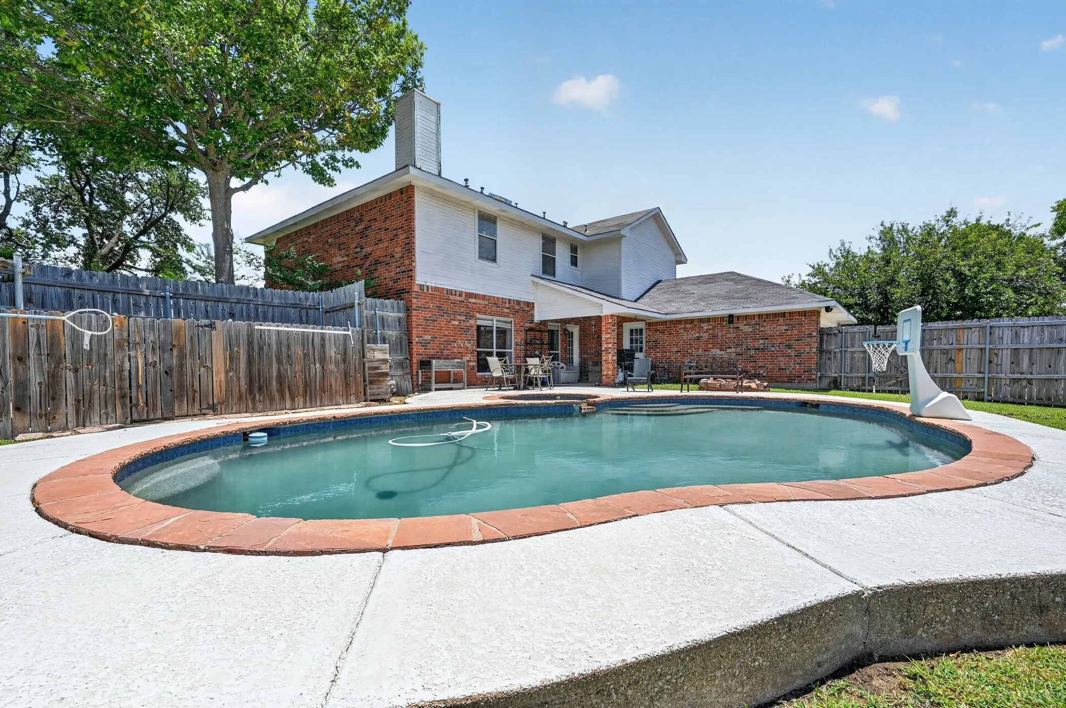 Single Family Residence For Sale in Dallas County , 8413 Linda Vista Court, Rowlett, Texas 75088, 4 Bedroom, 3 Bathroom, 2 Garage spaces, 2,826 Sqft, built in 1992, mls#21267358, Real Estate Agent in Rowlett, Homes For Sale in Dallas county, Homes For Sale in Rowlett, Realtor in Rowlett Texas, Real Estate Brokerage Independent Realty Texas, Luminita Cordes Realtor