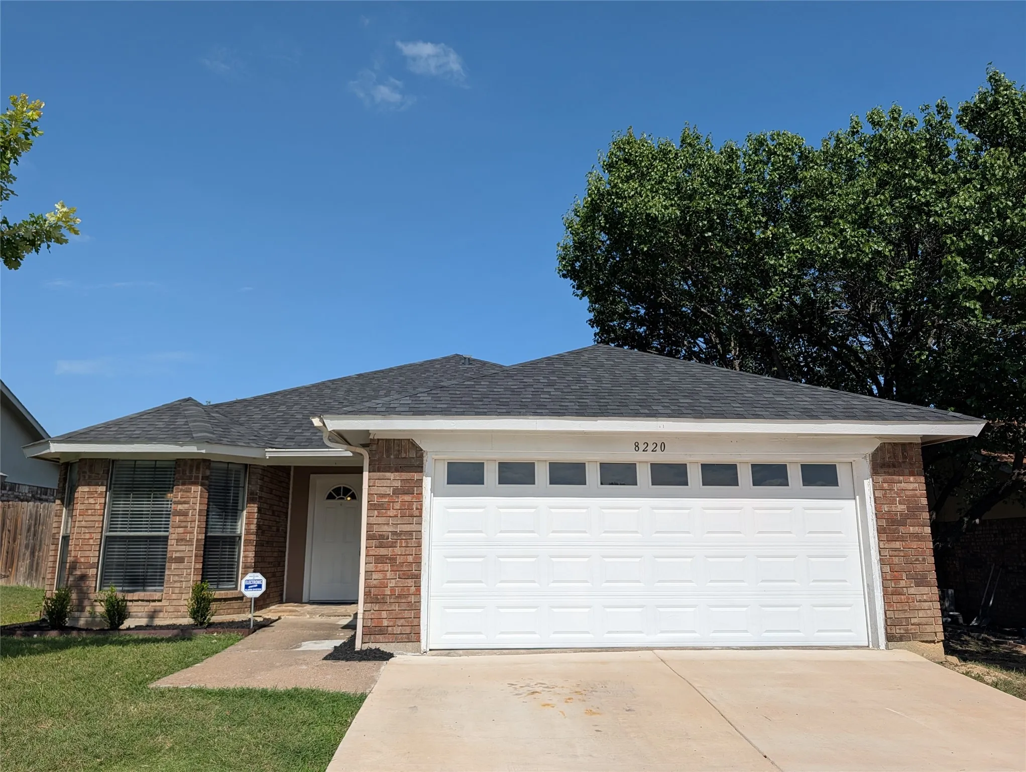 Single Family Residence For Sale in Tarrant County , 8220 Meadowbrook Drive, Watauga, Texas 76148, 3 Bedroom, 2 Bathroom, 2 Garage spaces, 1,356 Sqft, built in 1987, mls#21333495, Real Estate Agent in Watauga, Homes For Sale in Tarrant county, Homes For Sale in Watauga, Realtor in Watauga Texas, Real Estate Brokerage Independent Realty Texas, Luminita Cordes Realtor