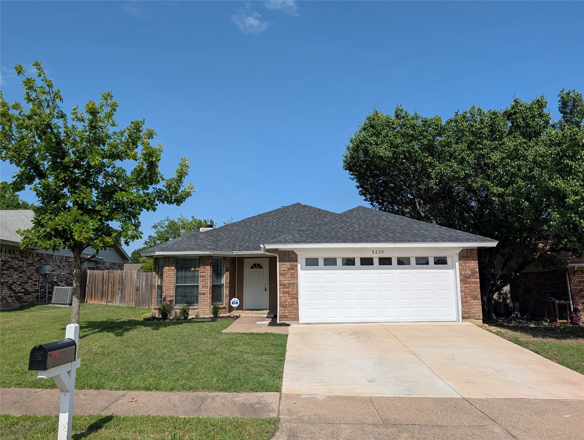 Single Family Residence For Sale in Tarrant County , 8220 Meadowbrook Drive, Watauga, Texas 76148, 3 Bedroom, 2 Bathroom, 2 Garage spaces, 1,356 Sqft, built in 1987, mls#21333495, Real Estate Agent in Watauga, Homes For Sale in Tarrant county, Homes For Sale in Watauga, Realtor in Watauga Texas, Real Estate Brokerage Independent Realty Texas, Luminita Cordes Realtor