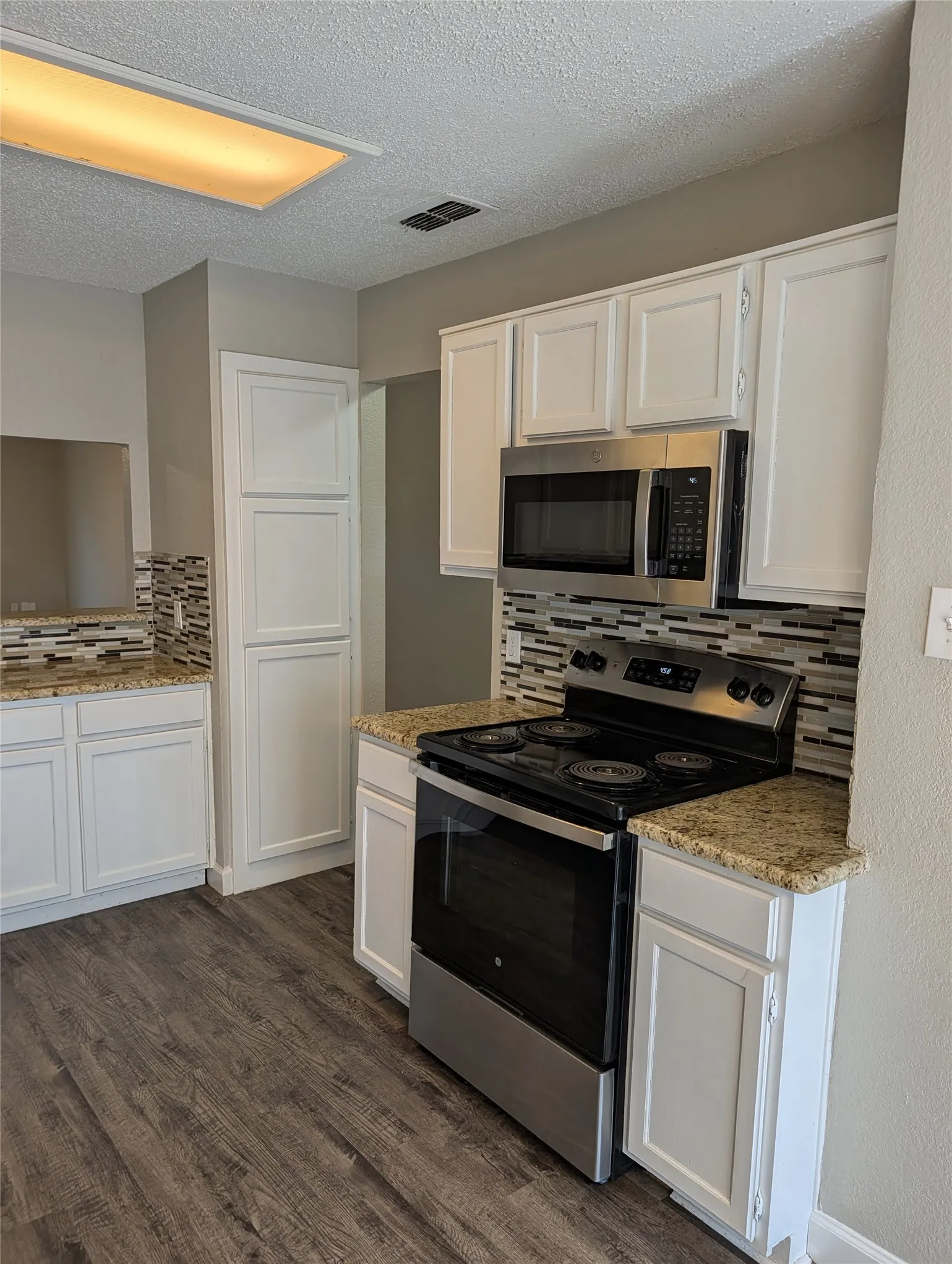 Single Family Residence For Sale in Tarrant County , 8220 Meadowbrook Drive, Watauga, Texas 76148, 3 Bedroom, 2 Bathroom, 2 Garage spaces, 1,356 Sqft, built in 1987, mls#21333495, Real Estate Agent in Watauga, Homes For Sale in Tarrant county, Homes For Sale in Watauga, Realtor in Watauga Texas, Real Estate Brokerage Independent Realty Texas, Luminita Cordes Realtor