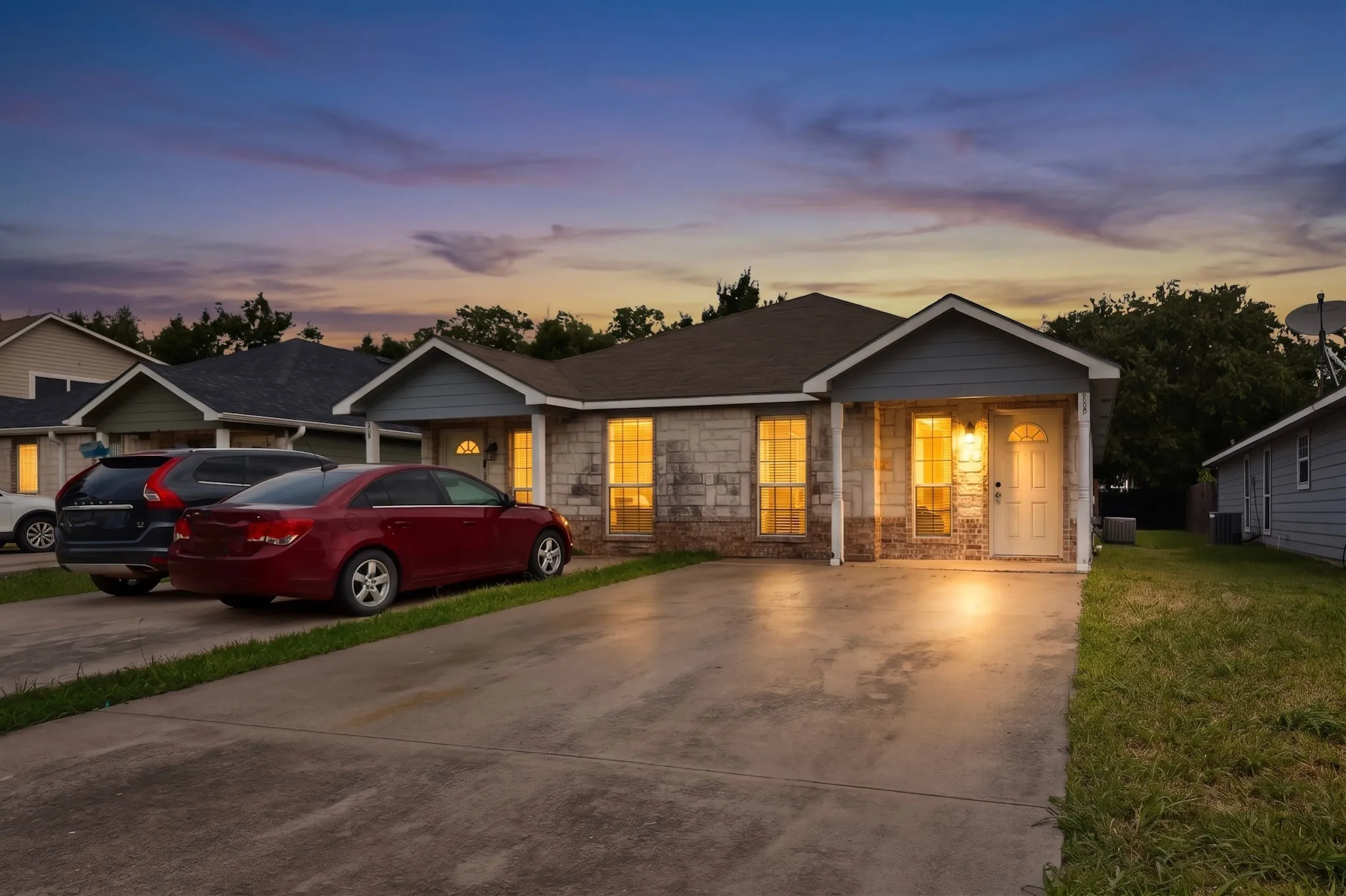 Duplex For Rent in Grayson County , 117 W Wilson Avenue 117, Sherman, Texas 75090, 3 Bedroom, 2 Bathroom, Garage spaces, 1,233 Sqft, built in 2004, mls#21334169, Real Estate Agent in Sherman, Homes For Rent in Grayson county, Homes For Rent in Sherman, Realtor in Sherman Texas, Real Estate Brokerage Independent Realty Texas, Luminita Cordes Realtor