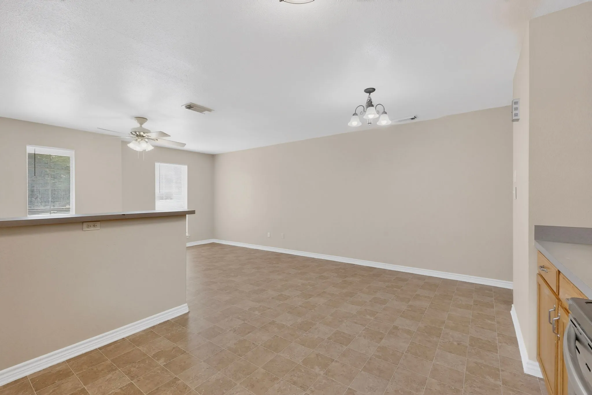 Duplex For Rent in Grayson County , 117 W Wilson Avenue 117, Sherman, Texas 75090, 3 Bedroom, 2 Bathroom, Garage spaces, 1,233 Sqft, built in 2004, mls#21334169, Real Estate Agent in Sherman, Homes For Rent in Grayson county, Homes For Rent in Sherman, Realtor in Sherman Texas, Real Estate Brokerage Independent Realty Texas, Luminita Cordes Realtor