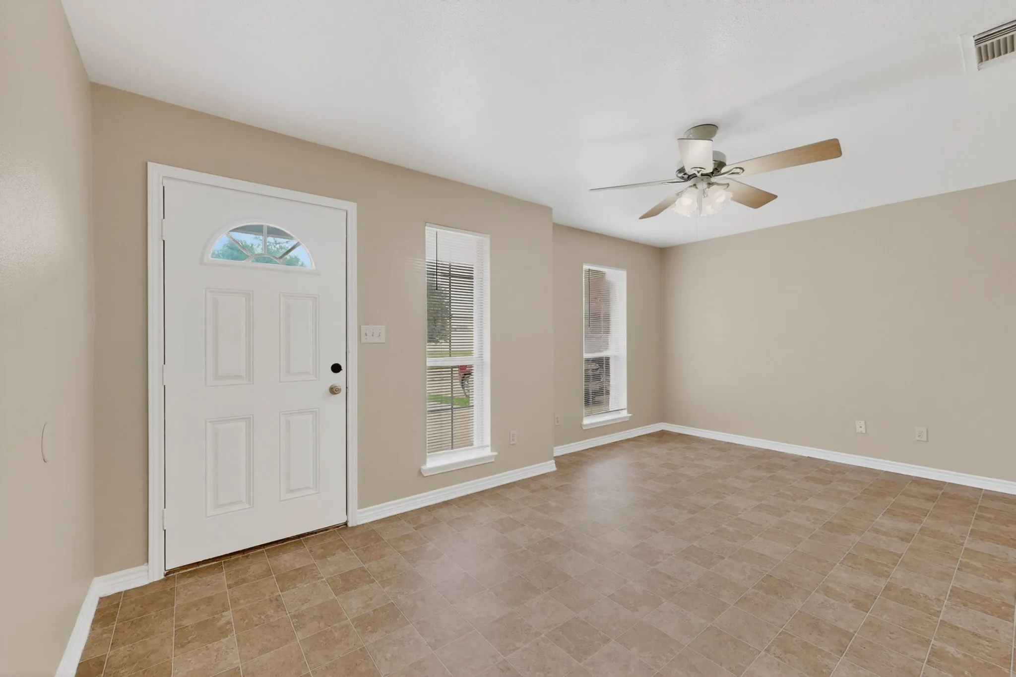Duplex For Rent in Grayson County , 117 W Wilson Avenue 117, Sherman, Texas 75090, 3 Bedroom, 2 Bathroom, Garage spaces, 1,233 Sqft, built in 2004, mls#21334169, Real Estate Agent in Sherman, Homes For Rent in Grayson county, Homes For Rent in Sherman, Realtor in Sherman Texas, Real Estate Brokerage Independent Realty Texas, Luminita Cordes Realtor