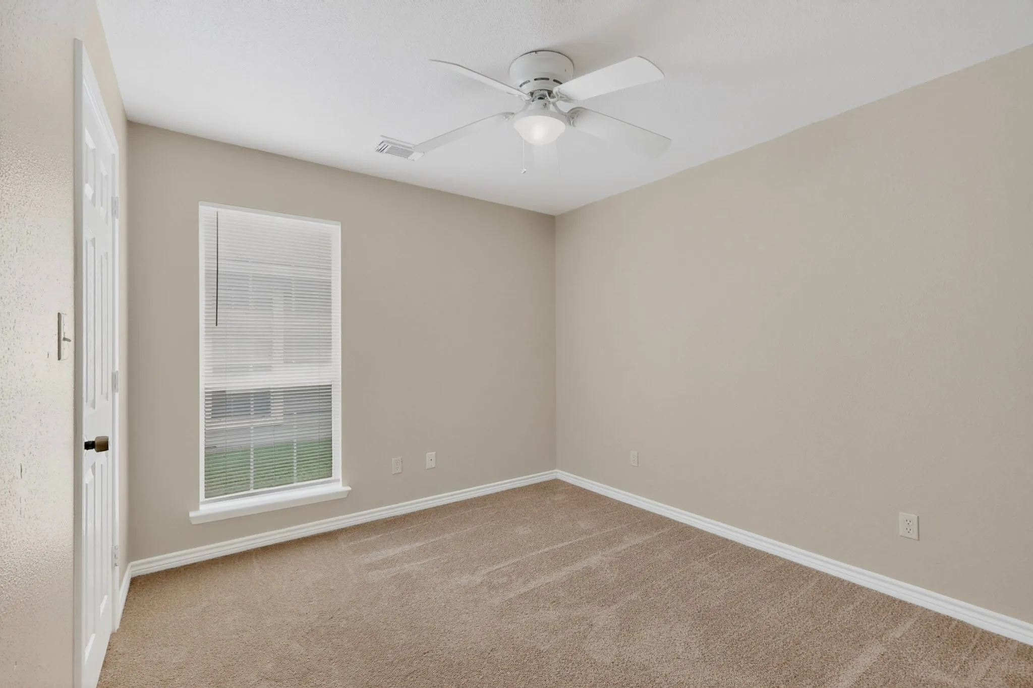 Duplex For Rent in Grayson County , 117 W Wilson Avenue 117, Sherman, Texas 75090, 3 Bedroom, 2 Bathroom, Garage spaces, 1,233 Sqft, built in 2004, mls#21334169, Real Estate Agent in Sherman, Homes For Rent in Grayson county, Homes For Rent in Sherman, Realtor in Sherman Texas, Real Estate Brokerage Independent Realty Texas, Luminita Cordes Realtor