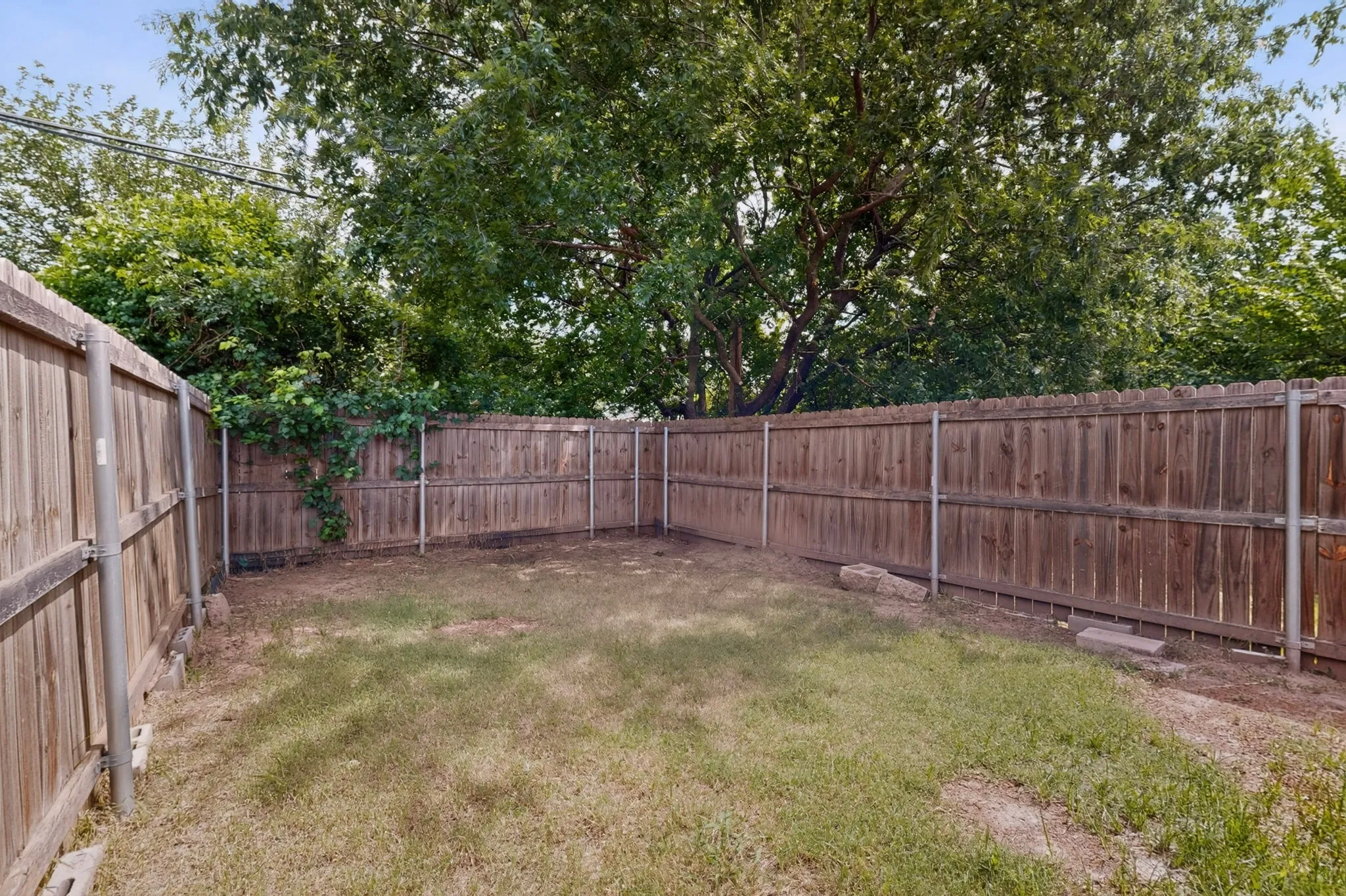 Duplex For Rent in Grayson County , 117 W Wilson Avenue 117, Sherman, Texas 75090, 3 Bedroom, 2 Bathroom, Garage spaces, 1,233 Sqft, built in 2004, mls#21334169, Real Estate Agent in Sherman, Homes For Rent in Grayson county, Homes For Rent in Sherman, Realtor in Sherman Texas, Real Estate Brokerage Independent Realty Texas, Luminita Cordes Realtor