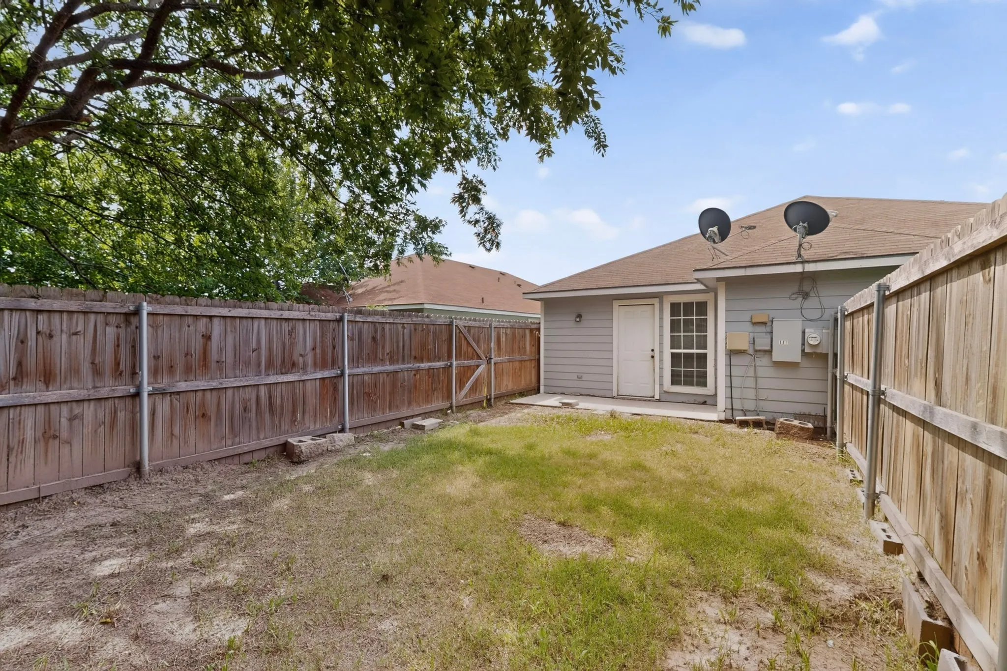 Duplex For Rent in Grayson County , 117 W Wilson Avenue 117, Sherman, Texas 75090, 3 Bedroom, 2 Bathroom, Garage spaces, 1,233 Sqft, built in 2004, mls#21334169, Real Estate Agent in Sherman, Homes For Rent in Grayson county, Homes For Rent in Sherman, Realtor in Sherman Texas, Real Estate Brokerage Independent Realty Texas, Luminita Cordes Realtor