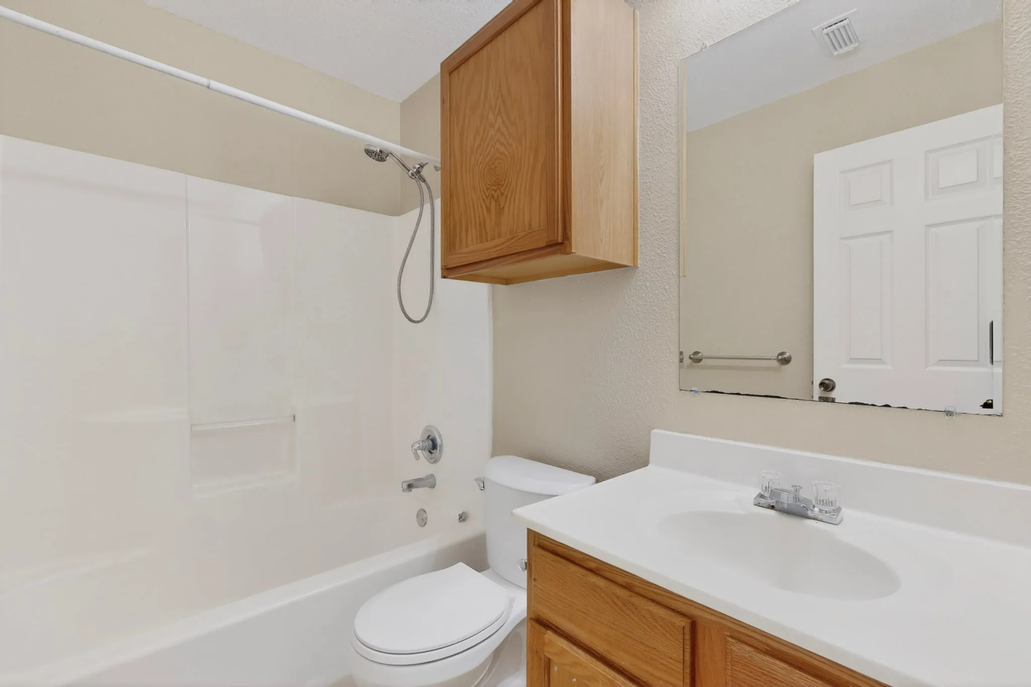 Duplex For Rent in Grayson County , 117 W Wilson Avenue 117, Sherman, Texas 75090, 3 Bedroom, 2 Bathroom, Garage spaces, 1,233 Sqft, built in 2004, mls#21334169, Real Estate Agent in Sherman, Homes For Rent in Grayson county, Homes For Rent in Sherman, Realtor in Sherman Texas, Real Estate Brokerage Independent Realty Texas, Luminita Cordes Realtor