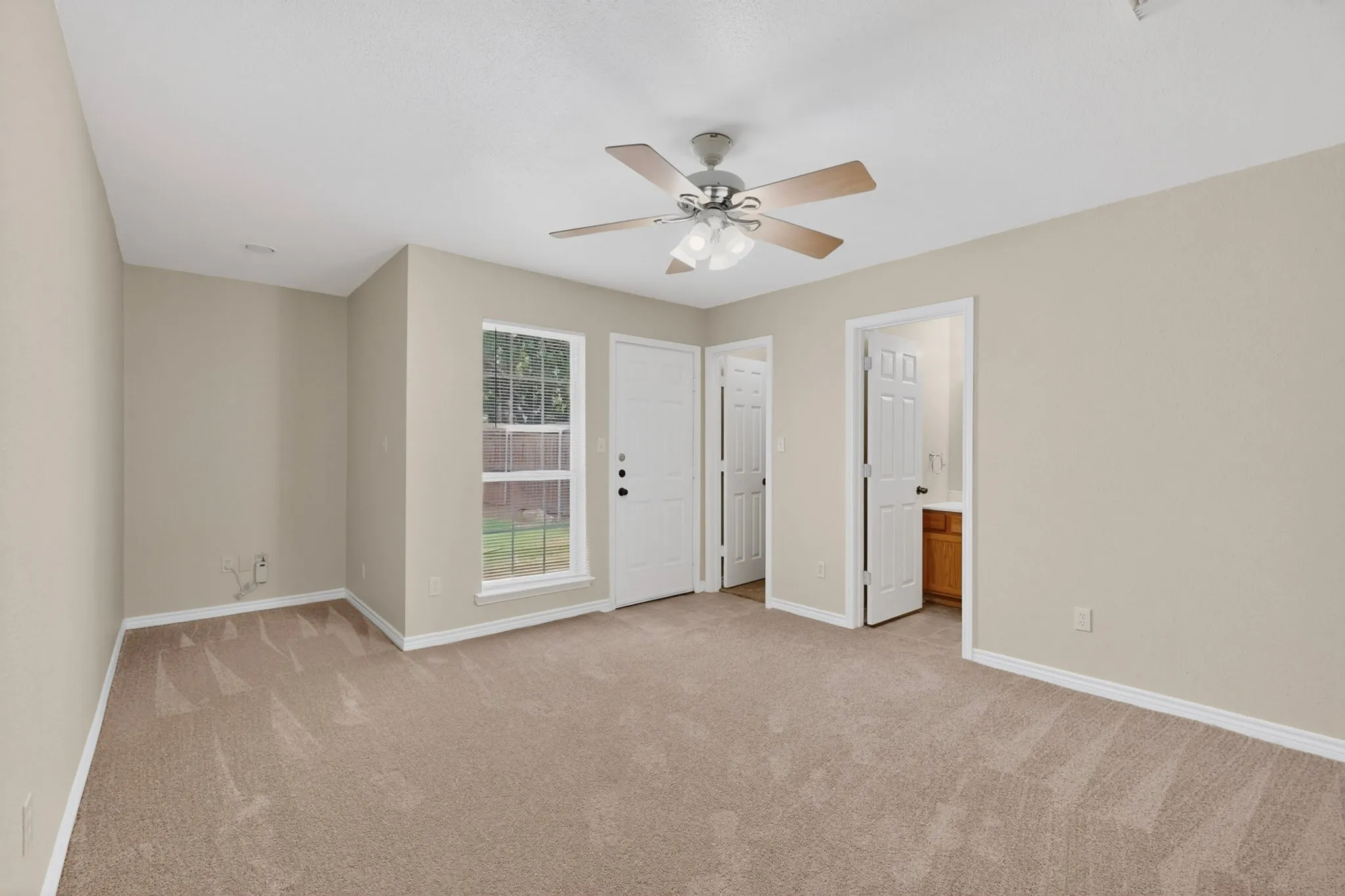 Duplex For Rent in Grayson County , 117 W Wilson Avenue 117, Sherman, Texas 75090, 3 Bedroom, 2 Bathroom, Garage spaces, 1,233 Sqft, built in 2004, mls#21334169, Real Estate Agent in Sherman, Homes For Rent in Grayson county, Homes For Rent in Sherman, Realtor in Sherman Texas, Real Estate Brokerage Independent Realty Texas, Luminita Cordes Realtor