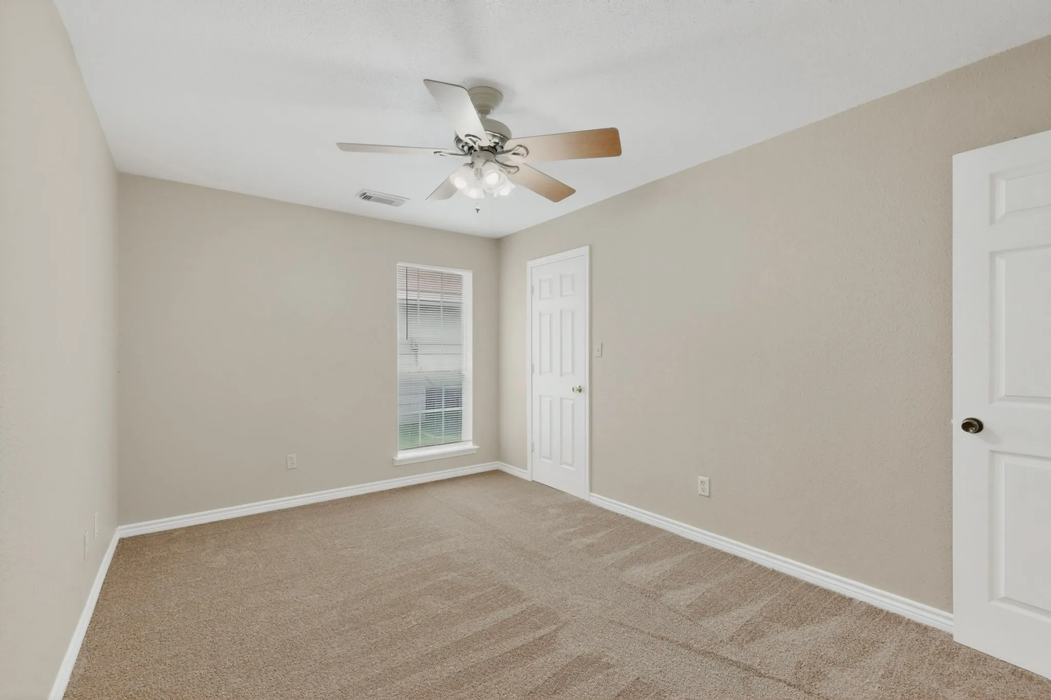 Duplex For Rent in Grayson County , 117 W Wilson Avenue 117, Sherman, Texas 75090, 3 Bedroom, 2 Bathroom, Garage spaces, 1,233 Sqft, built in 2004, mls#21334169, Real Estate Agent in Sherman, Homes For Rent in Grayson county, Homes For Rent in Sherman, Realtor in Sherman Texas, Real Estate Brokerage Independent Realty Texas, Luminita Cordes Realtor