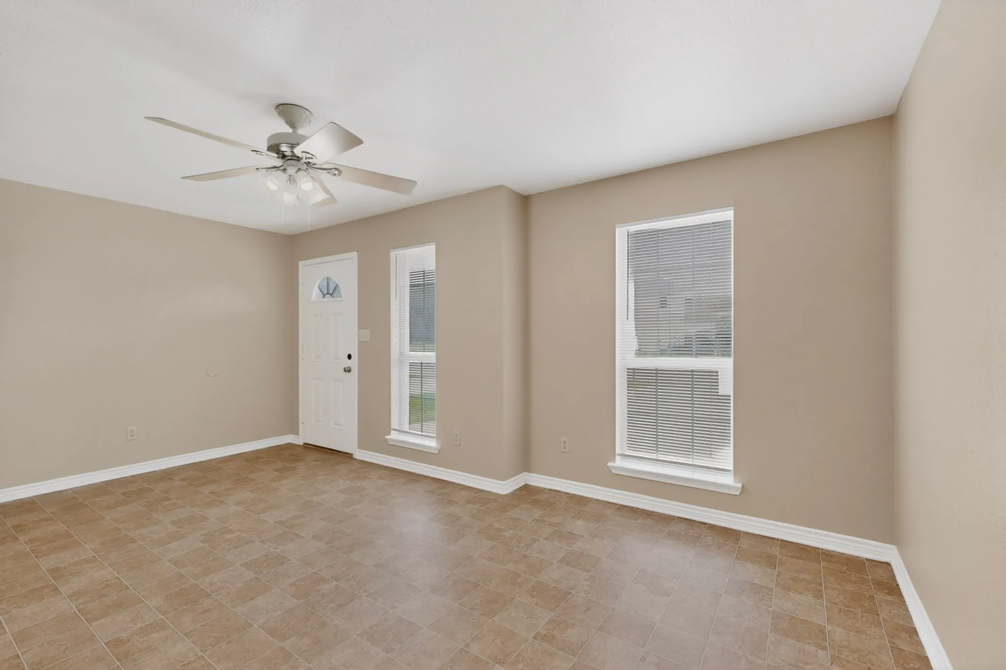 Duplex For Rent in Grayson County , 117 W Wilson Avenue 117, Sherman, Texas 75090, 3 Bedroom, 2 Bathroom, Garage spaces, 1,233 Sqft, built in 2004, mls#21334169, Real Estate Agent in Sherman, Homes For Rent in Grayson county, Homes For Rent in Sherman, Realtor in Sherman Texas, Real Estate Brokerage Independent Realty Texas, Luminita Cordes Realtor