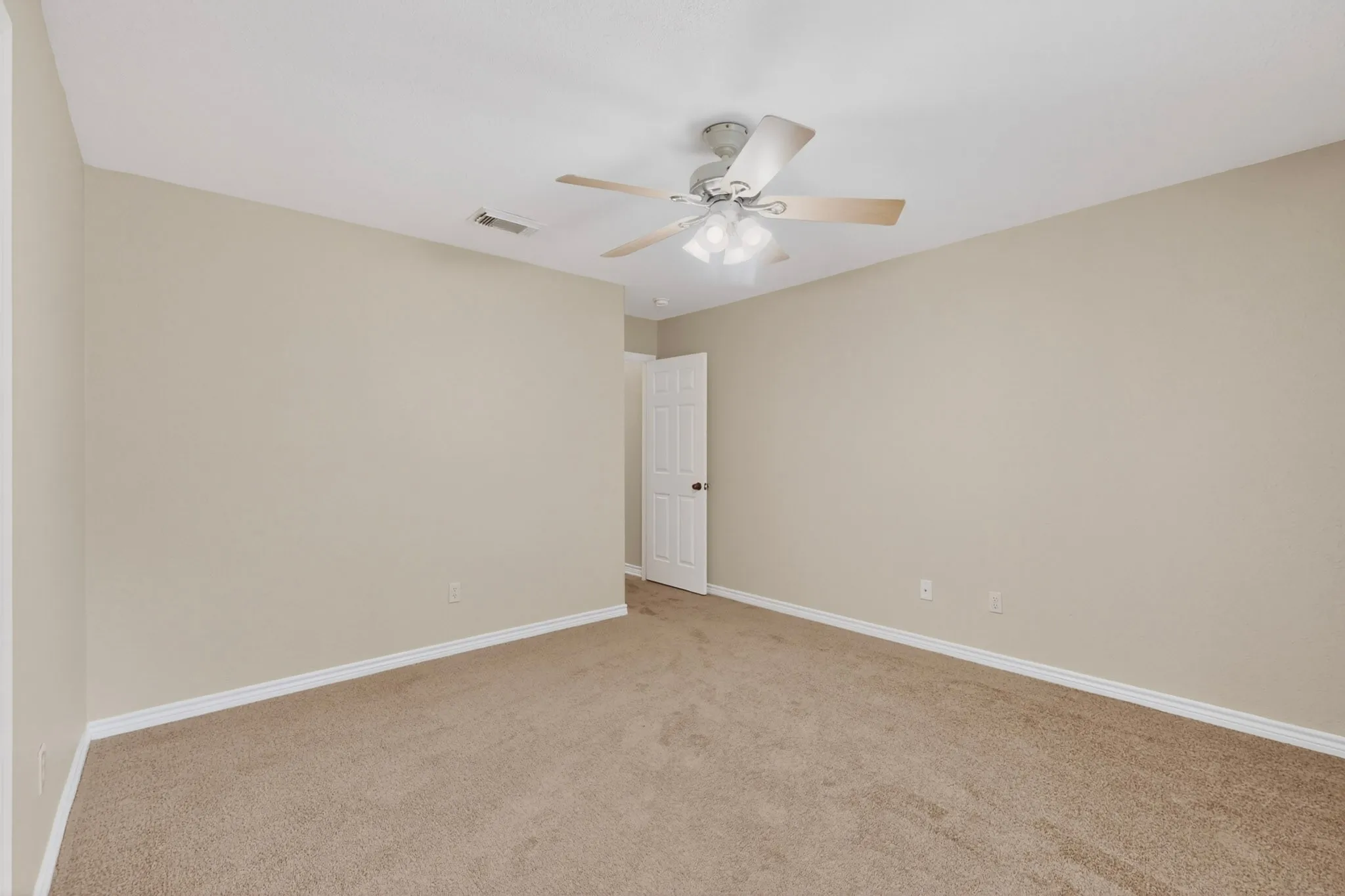 Duplex For Rent in Grayson County , 117 W Wilson Avenue 117, Sherman, Texas 75090, 3 Bedroom, 2 Bathroom, Garage spaces, 1,233 Sqft, built in 2004, mls#21334169, Real Estate Agent in Sherman, Homes For Rent in Grayson county, Homes For Rent in Sherman, Realtor in Sherman Texas, Real Estate Brokerage Independent Realty Texas, Luminita Cordes Realtor