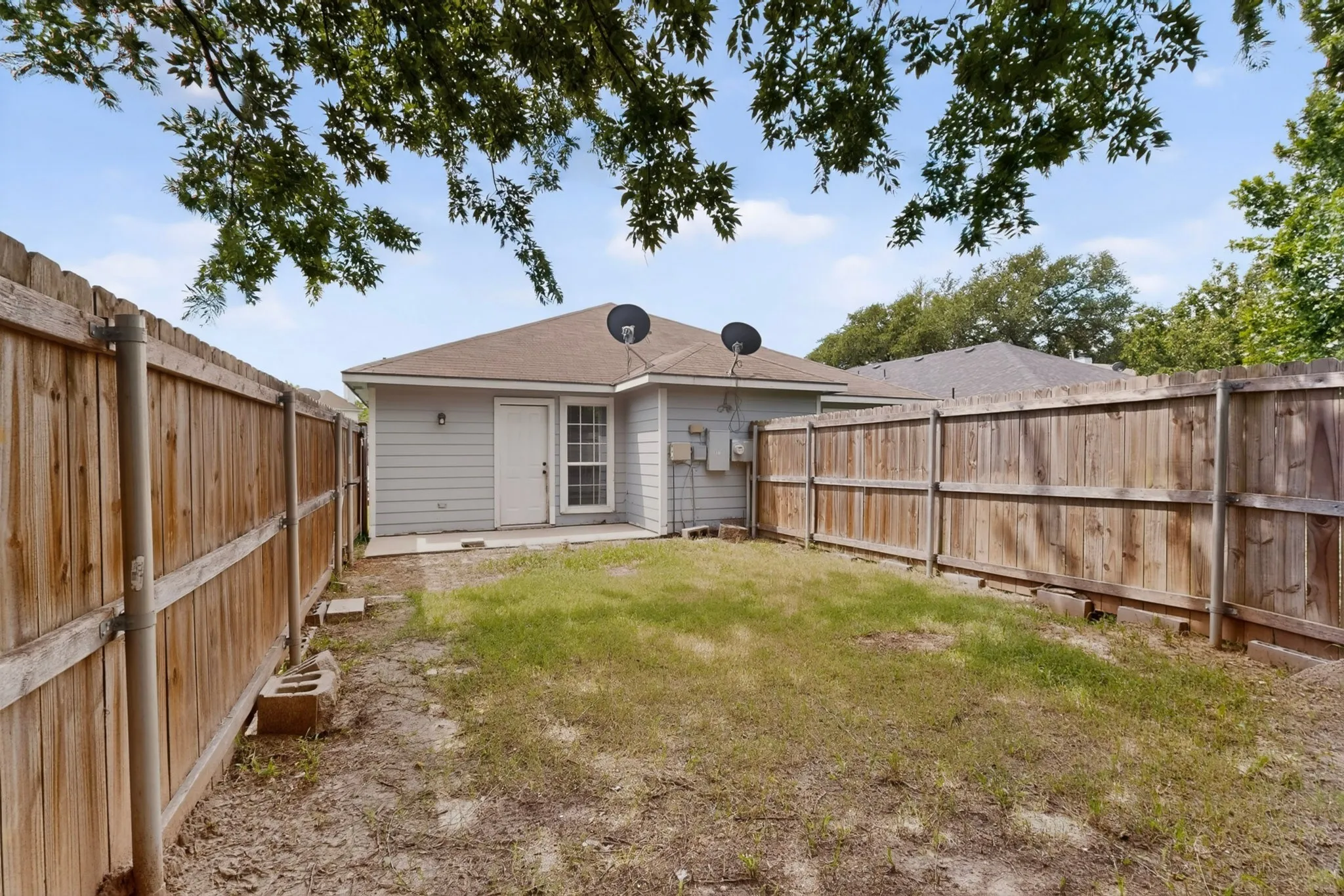 Duplex For Rent in Grayson County , 117 W Wilson Avenue 117, Sherman, Texas 75090, 3 Bedroom, 2 Bathroom, Garage spaces, 1,233 Sqft, built in 2004, mls#21334169, Real Estate Agent in Sherman, Homes For Rent in Grayson county, Homes For Rent in Sherman, Realtor in Sherman Texas, Real Estate Brokerage Independent Realty Texas, Luminita Cordes Realtor