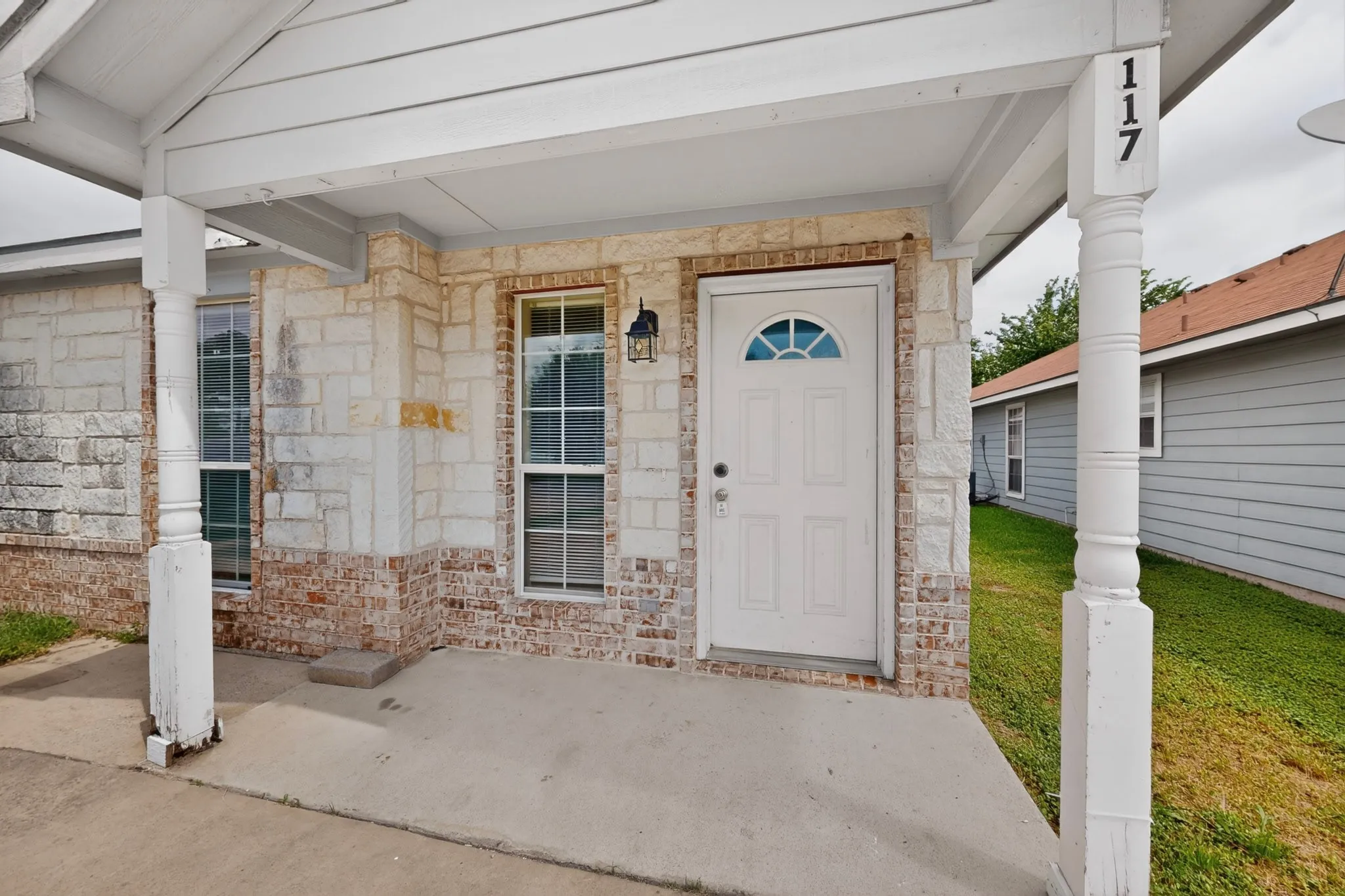 Duplex For Rent in Grayson County , 117 W Wilson Avenue 117, Sherman, Texas 75090, 3 Bedroom, 2 Bathroom, Garage spaces, 1,233 Sqft, built in 2004, mls#21334169, Real Estate Agent in Sherman, Homes For Rent in Grayson county, Homes For Rent in Sherman, Realtor in Sherman Texas, Real Estate Brokerage Independent Realty Texas, Luminita Cordes Realtor