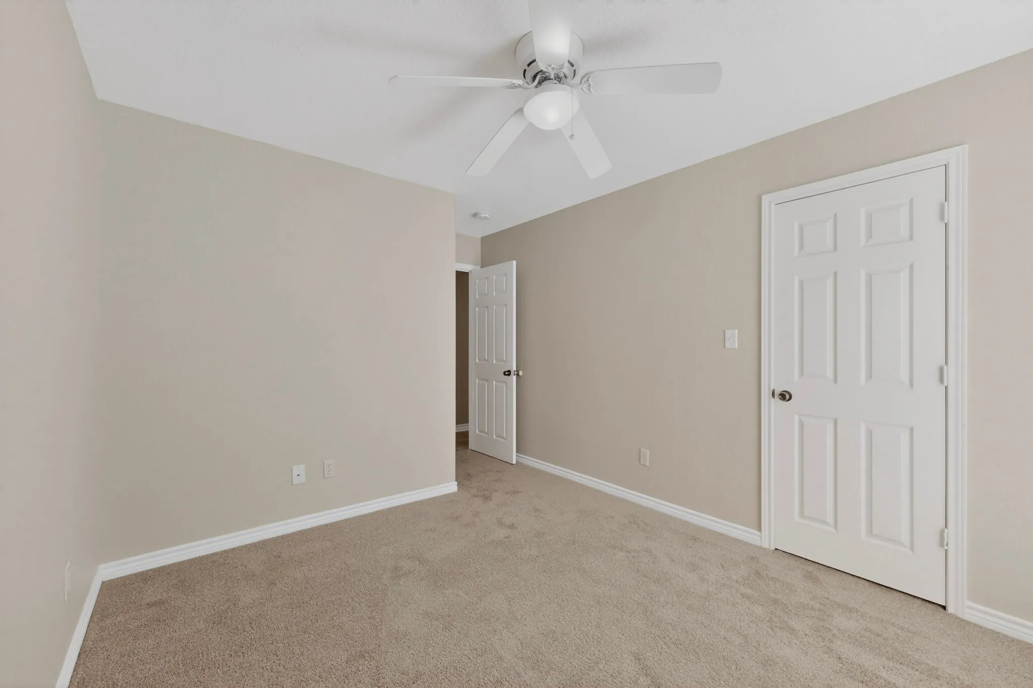 Duplex For Rent in Grayson County , 117 W Wilson Avenue 117, Sherman, Texas 75090, 3 Bedroom, 2 Bathroom, Garage spaces, 1,233 Sqft, built in 2004, mls#21334169, Real Estate Agent in Sherman, Homes For Rent in Grayson county, Homes For Rent in Sherman, Realtor in Sherman Texas, Real Estate Brokerage Independent Realty Texas, Luminita Cordes Realtor