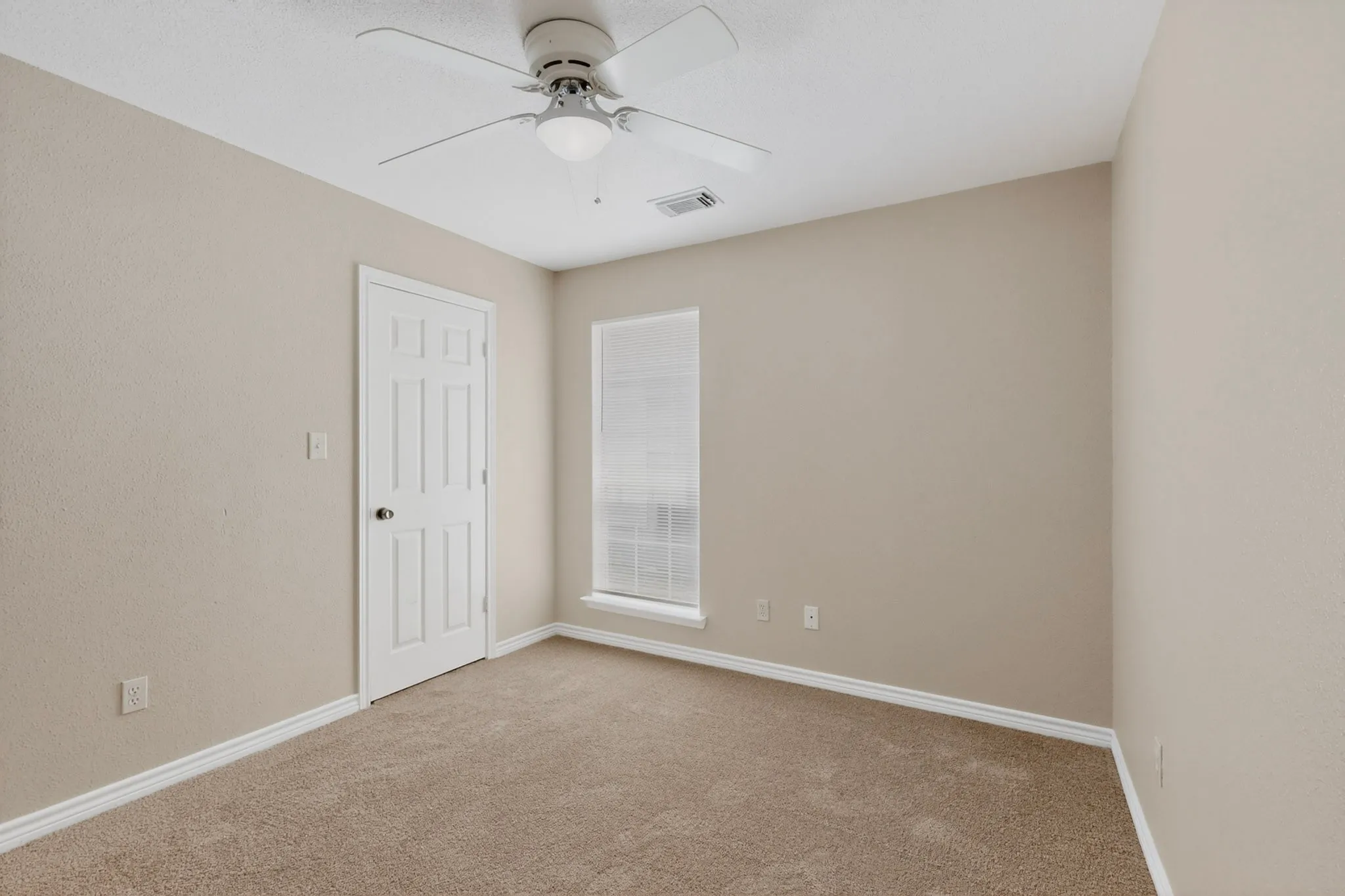 Duplex For Rent in Grayson County , 117 W Wilson Avenue 117, Sherman, Texas 75090, 3 Bedroom, 2 Bathroom, Garage spaces, 1,233 Sqft, built in 2004, mls#21334169, Real Estate Agent in Sherman, Homes For Rent in Grayson county, Homes For Rent in Sherman, Realtor in Sherman Texas, Real Estate Brokerage Independent Realty Texas, Luminita Cordes Realtor