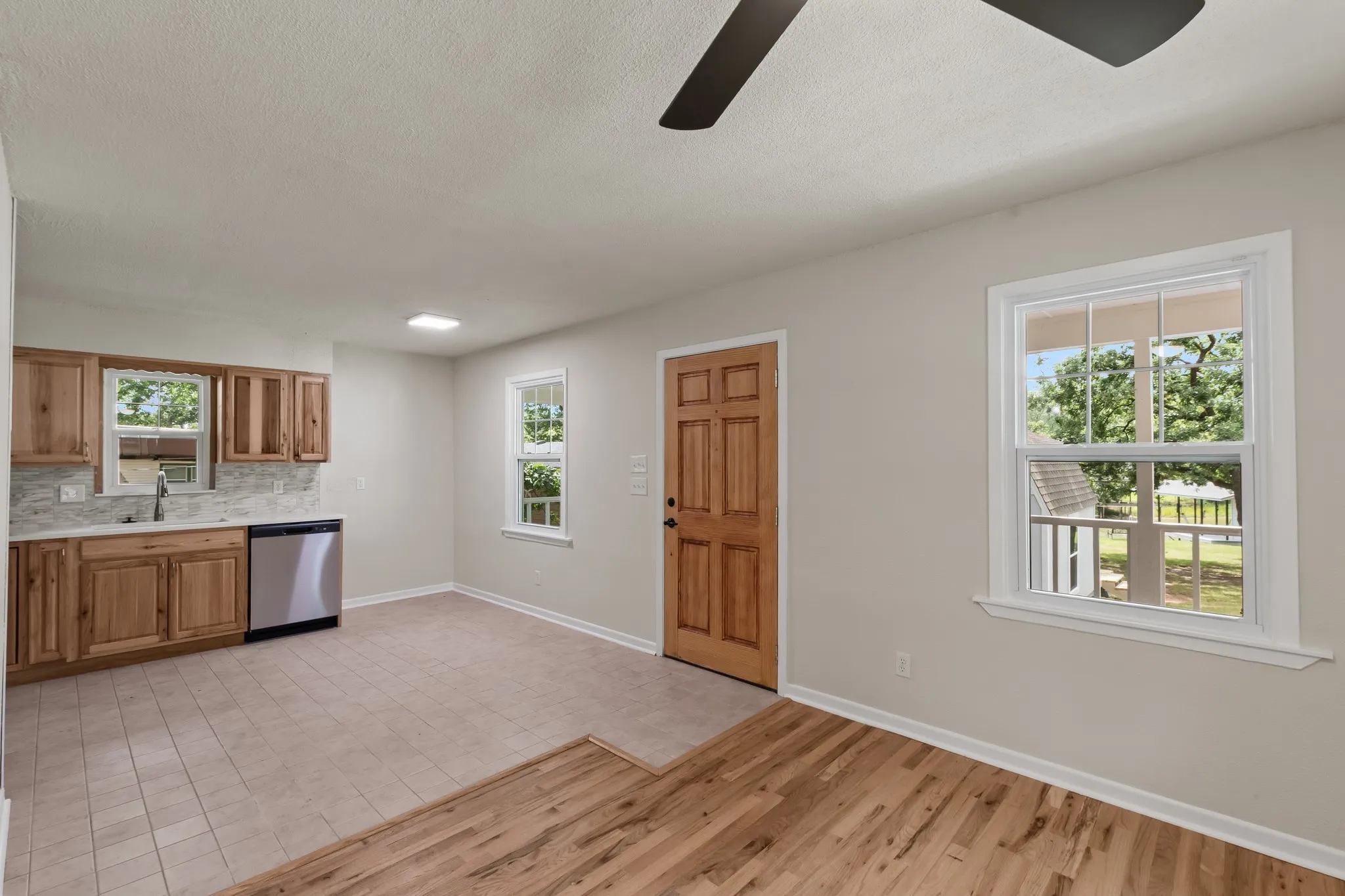 Single Family Residence For Sale in Henderson County , 178 Indian Gap Drive, Mabank, Texas 75156, 2 Bedroom, 1 Bathroom, Garage spaces, 1,104 Sqft, built in 1985, mls#21327206, Real Estate Agent in Mabank, Homes For Sale in Henderson county, Homes For Sale in Mabank, Realtor in Mabank Texas, Real Estate Brokerage Independent Realty Texas, Luminita Cordes Realtor