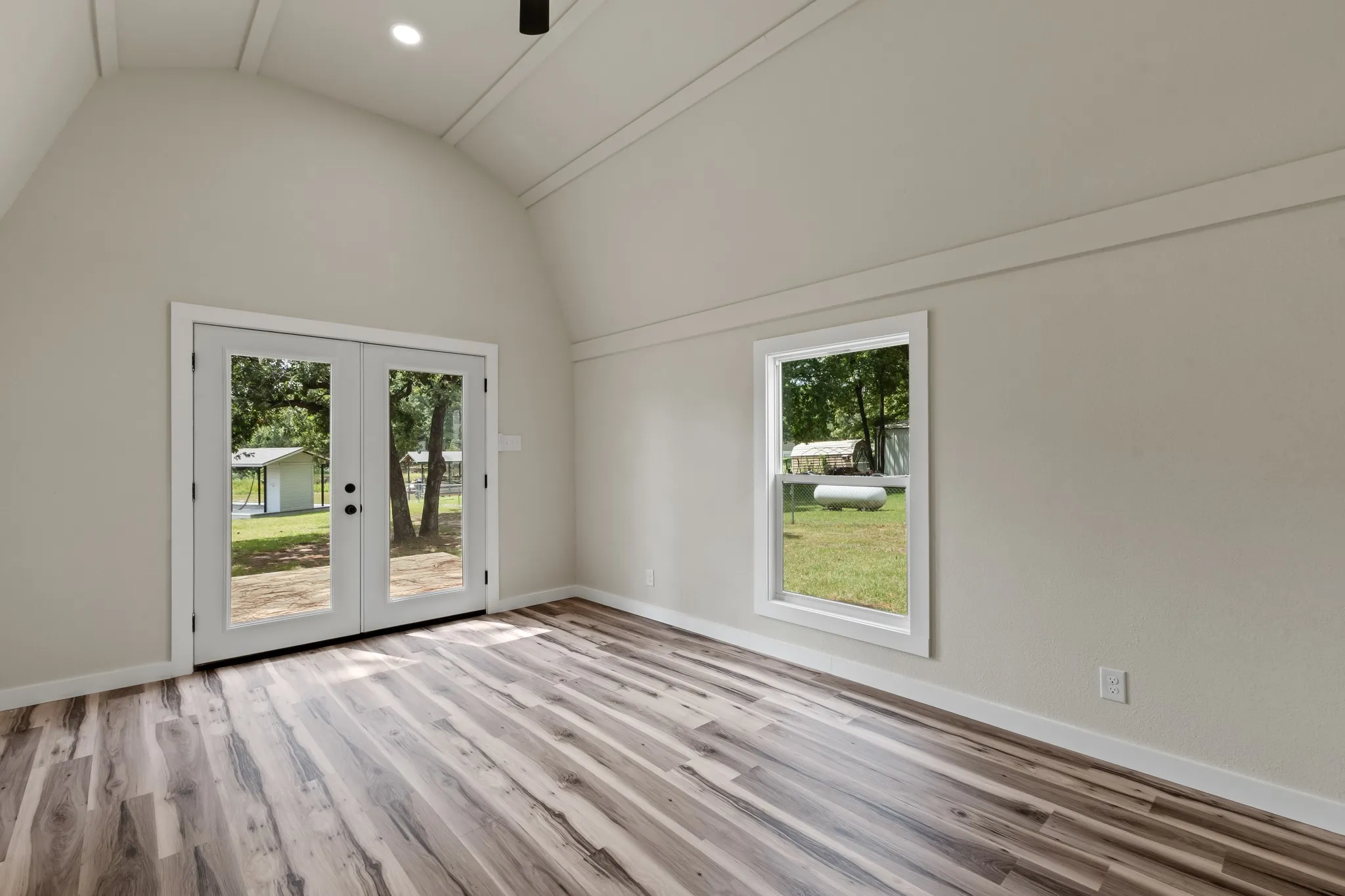 Single Family Residence For Sale in Henderson County , 178 Indian Gap Drive, Mabank, Texas 75156, 2 Bedroom, 1 Bathroom, Garage spaces, 1,104 Sqft, built in 1985, mls#21327206, Real Estate Agent in Mabank, Homes For Sale in Henderson county, Homes For Sale in Mabank, Realtor in Mabank Texas, Real Estate Brokerage Independent Realty Texas, Luminita Cordes Realtor