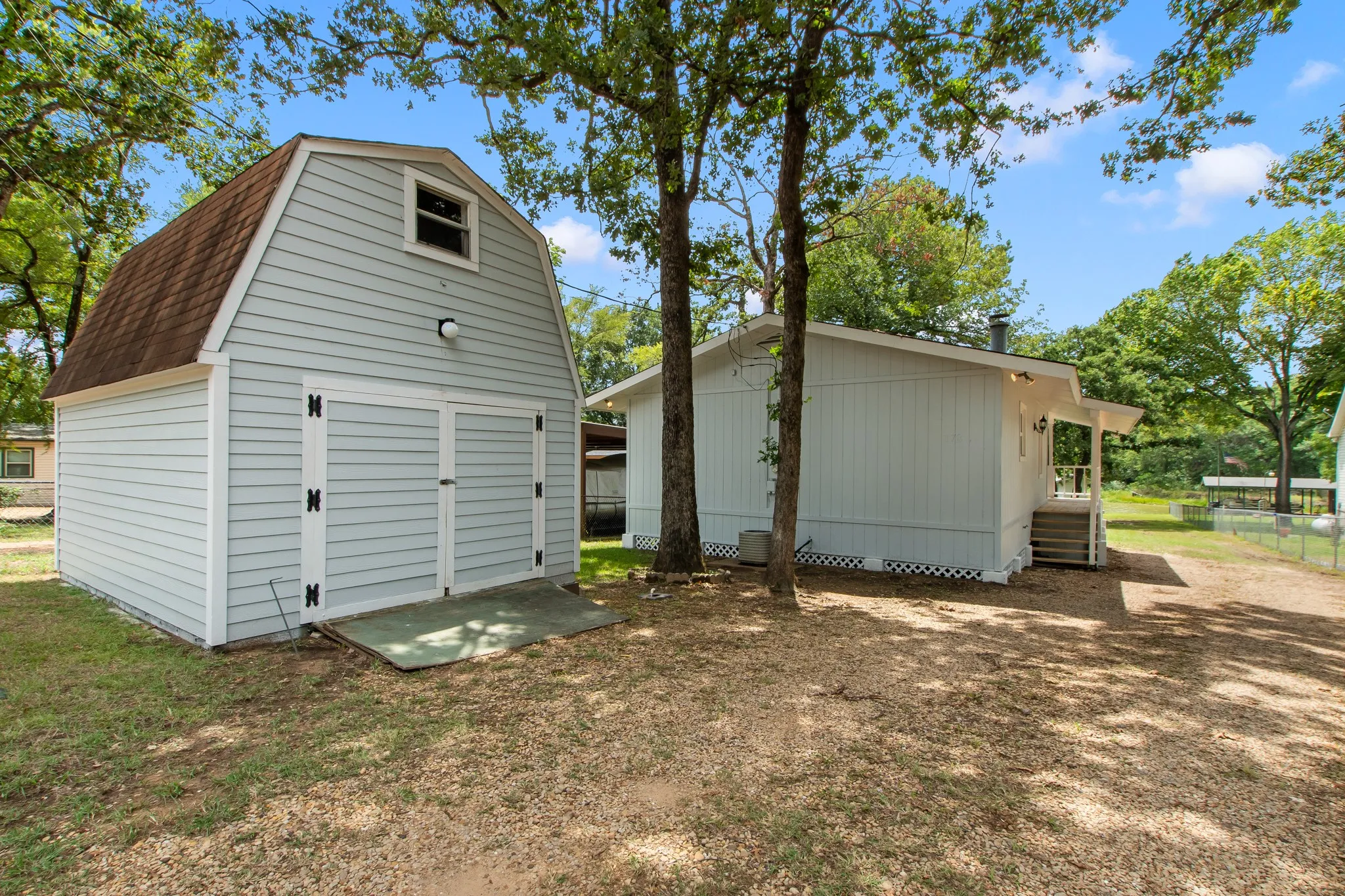 Single Family Residence For Sale in Henderson County , 178 Indian Gap Drive, Mabank, Texas 75156, 2 Bedroom, 1 Bathroom, Garage spaces, 1,104 Sqft, built in 1985, mls#21327206, Real Estate Agent in Mabank, Homes For Sale in Henderson county, Homes For Sale in Mabank, Realtor in Mabank Texas, Real Estate Brokerage Independent Realty Texas, Luminita Cordes Realtor