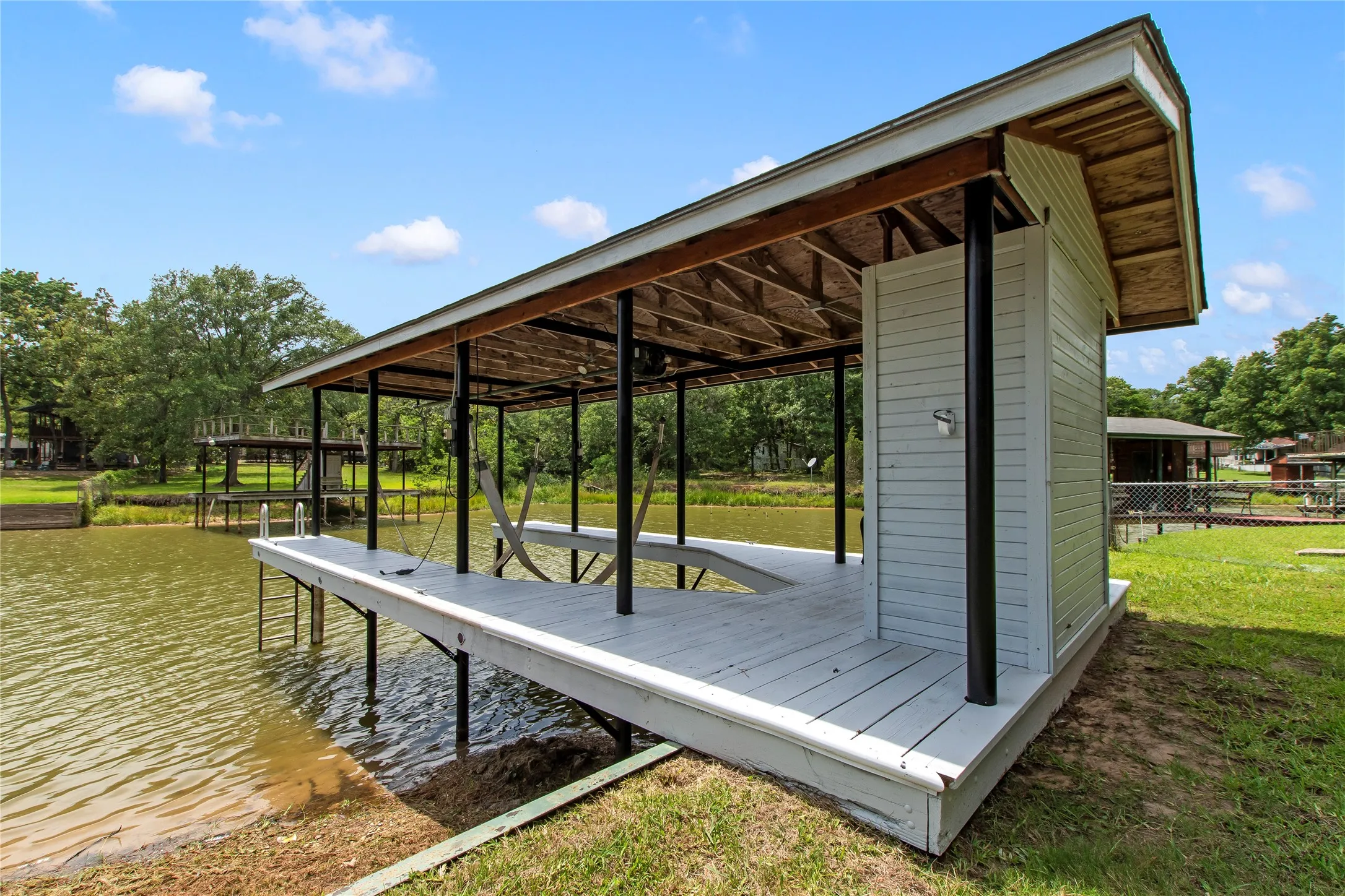 Single Family Residence For Sale in Henderson County , 178 Indian Gap Drive, Mabank, Texas 75156, 2 Bedroom, 1 Bathroom, Garage spaces, 1,104 Sqft, built in 1985, mls#21327206, Real Estate Agent in Mabank, Homes For Sale in Henderson county, Homes For Sale in Mabank, Realtor in Mabank Texas, Real Estate Brokerage Independent Realty Texas, Luminita Cordes Realtor