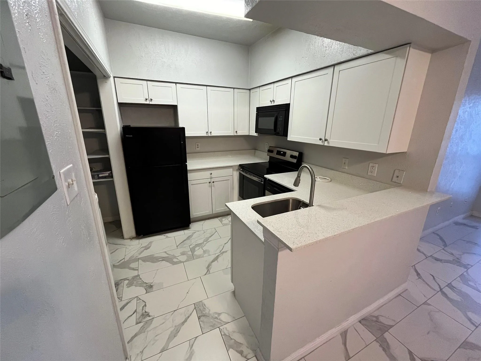 Apartment For Sale in Tarrant County , 501 Arbor Creek Drive, Euless, Texas 76039, 1 Bedroom, 2 Bathrooms, Garage spaces, 0 Sqft, built in 1985, Price $2,575,000, mls#21334170, Real Estate Agent in Euless, Homes For Sale in Tarrant county, Homes For Sale in Euless, Realtor in Euless Texas, Real Estate Brokerage Independent Realty Texas, Luminita Cordes Realtor