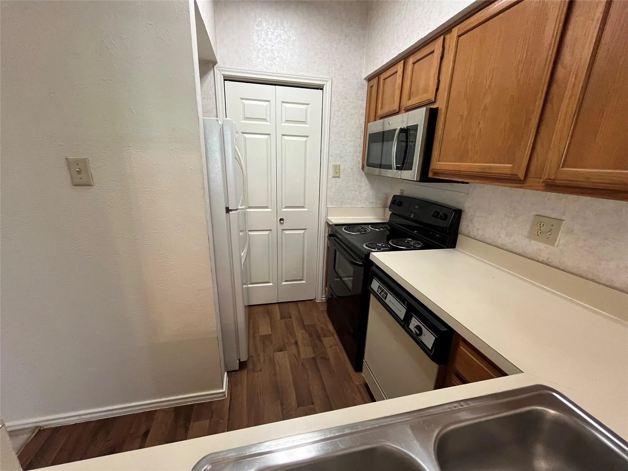 Apartment For Sale in Tarrant County , 501 Arbor Creek Drive, Euless, Texas 76039, 1 Bedroom, 2 Bathrooms, Garage spaces, 0 Sqft, built in 1985, Price $2,575,000, mls#21334170, Real Estate Agent in Euless, Homes For Sale in Tarrant county, Homes For Sale in Euless, Realtor in Euless Texas, Real Estate Brokerage Independent Realty Texas, Luminita Cordes Realtor