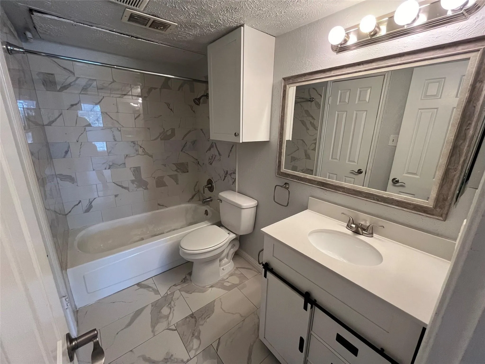 Apartment For Sale in Tarrant County , 501 Arbor Creek Drive, Euless, Texas 76039, 1 Bedroom, 2 Bathrooms, Garage spaces, 0 Sqft, built in 1985, Price $2,575,000, mls#21334170, Real Estate Agent in Euless, Homes For Sale in Tarrant county, Homes For Sale in Euless, Realtor in Euless Texas, Real Estate Brokerage Independent Realty Texas, Luminita Cordes Realtor