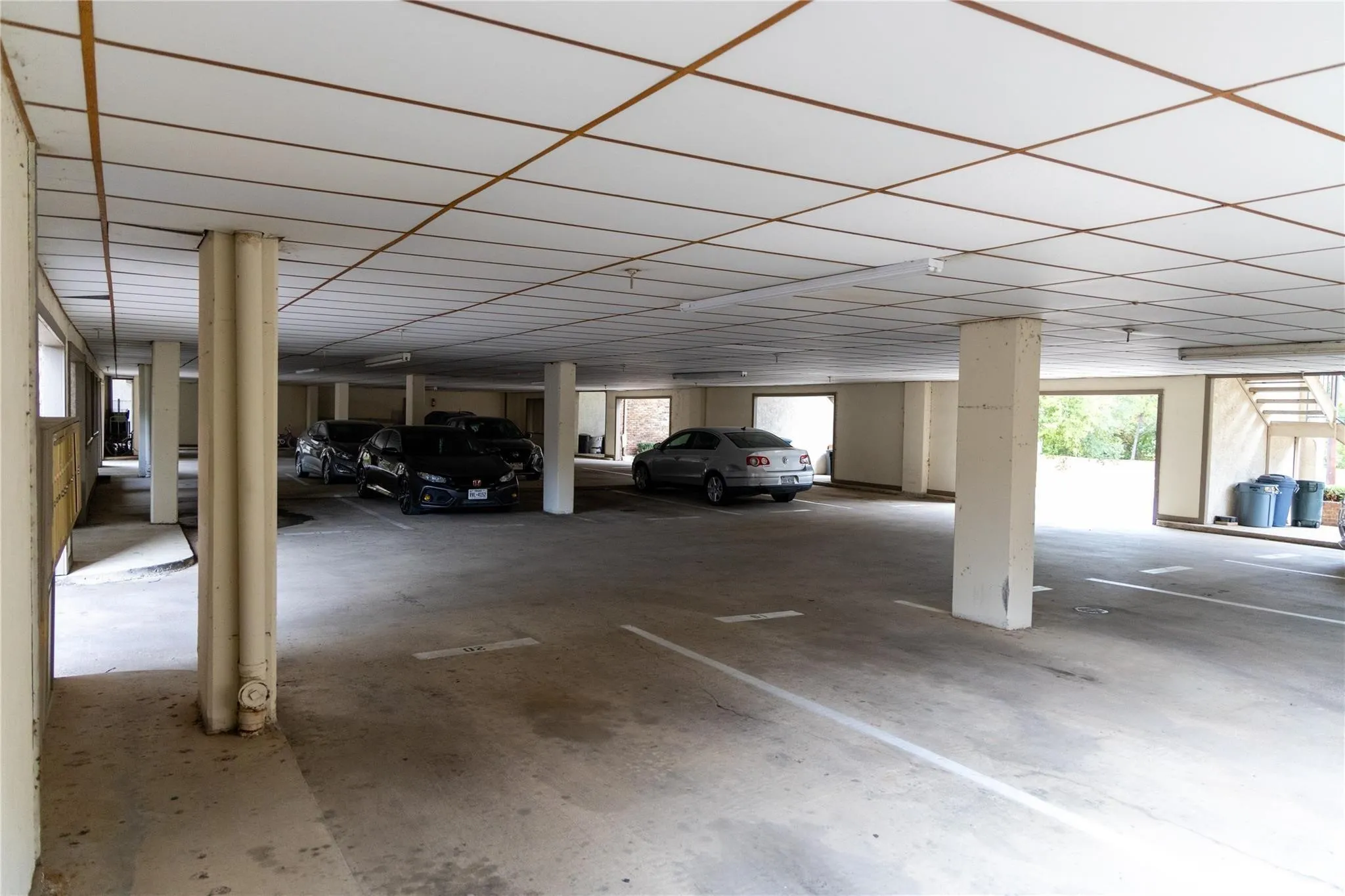 Apartment For Sale in Tarrant County , 501 Arbor Creek Drive, Euless, Texas 76039, 1 Bedroom, 2 Bathrooms, Garage spaces, 0 Sqft, built in 1985, Price $2,575,000, mls#21334170, Real Estate Agent in Euless, Homes For Sale in Tarrant county, Homes For Sale in Euless, Realtor in Euless Texas, Real Estate Brokerage Independent Realty Texas, Luminita Cordes Realtor