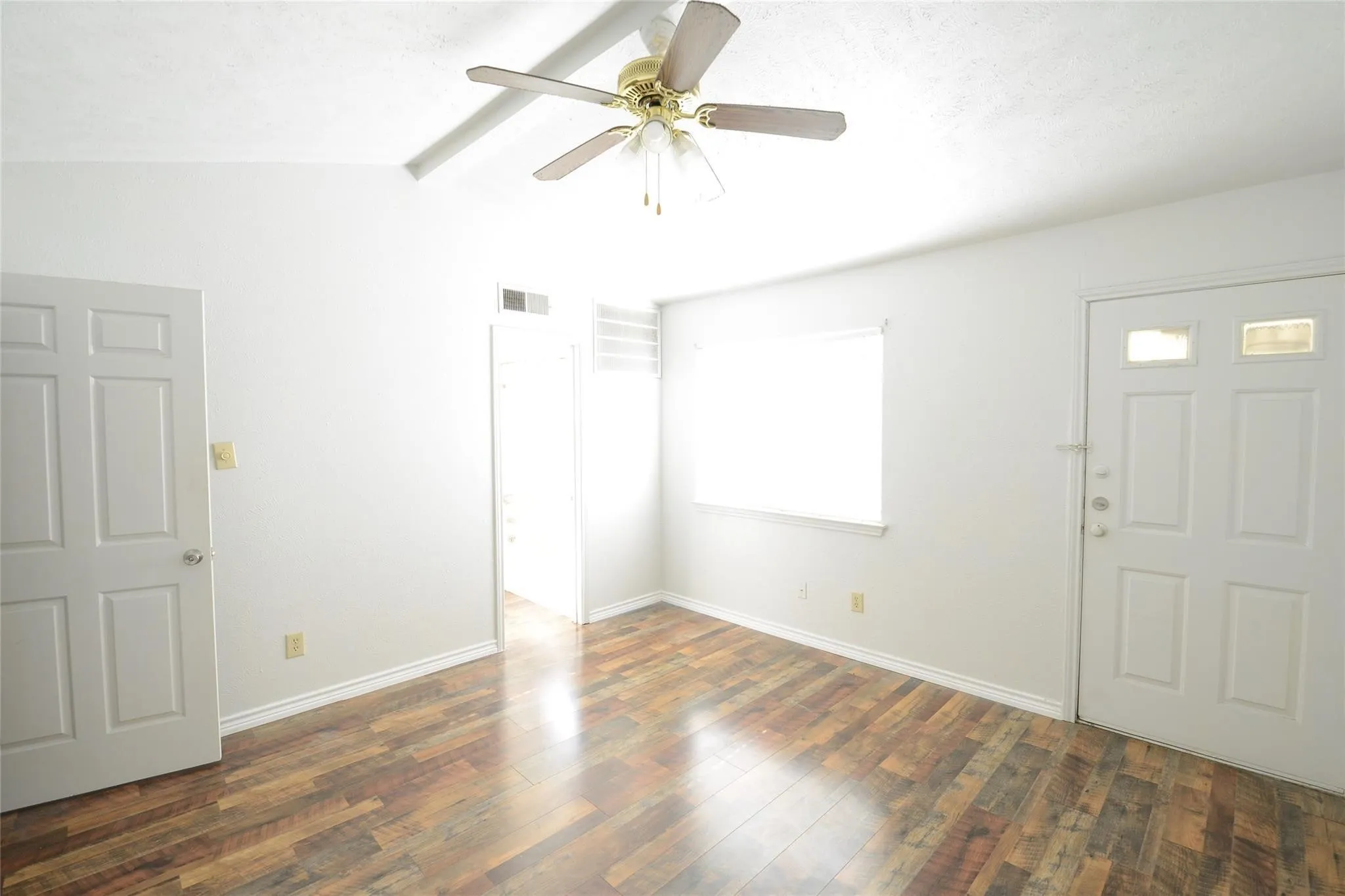 Apartment For Sale in Tarrant County , 501 Arbor Creek Drive, Euless, Texas 76039, 1 Bedroom, 2 Bathrooms, Garage spaces, 0 Sqft, built in 1985, Price $2,575,000, mls#21334170, Real Estate Agent in Euless, Homes For Sale in Tarrant county, Homes For Sale in Euless, Realtor in Euless Texas, Real Estate Brokerage Independent Realty Texas, Luminita Cordes Realtor