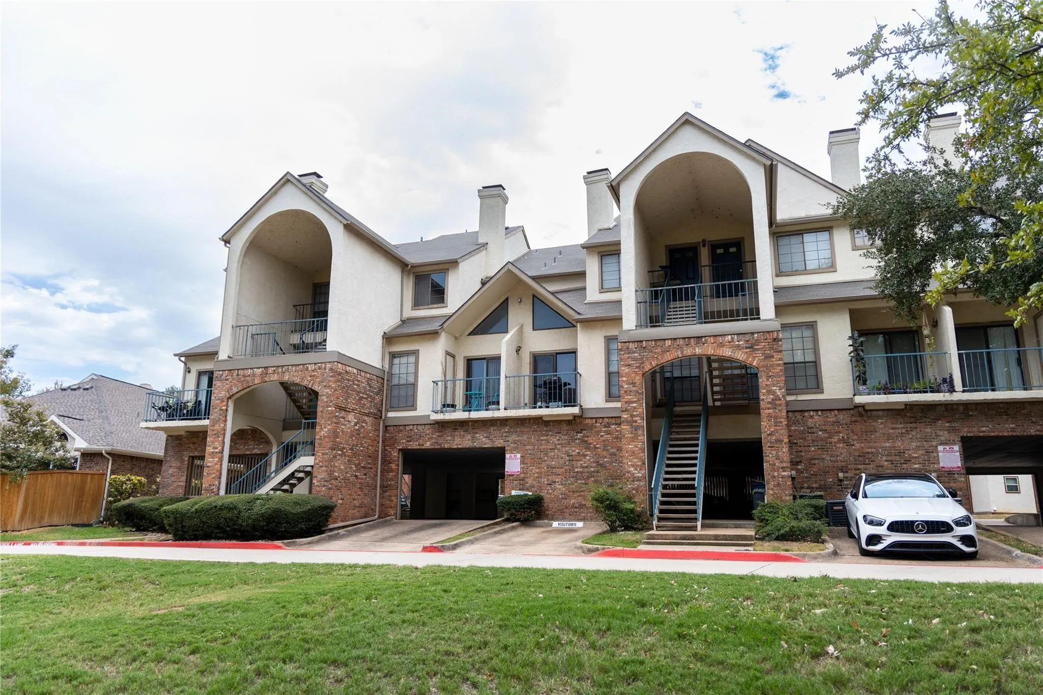 Apartment For Sale in Tarrant County , 501 Arbor Creek Drive, Euless, Texas 76039, 1 Bedroom, 2 Bathrooms, Garage spaces, 0 Sqft, built in 1985, Price $2,575,000, mls#21334170, Real Estate Agent in Euless, Homes For Sale in Tarrant county, Homes For Sale in Euless, Realtor in Euless Texas, Real Estate Brokerage Independent Realty Texas, Luminita Cordes Realtor