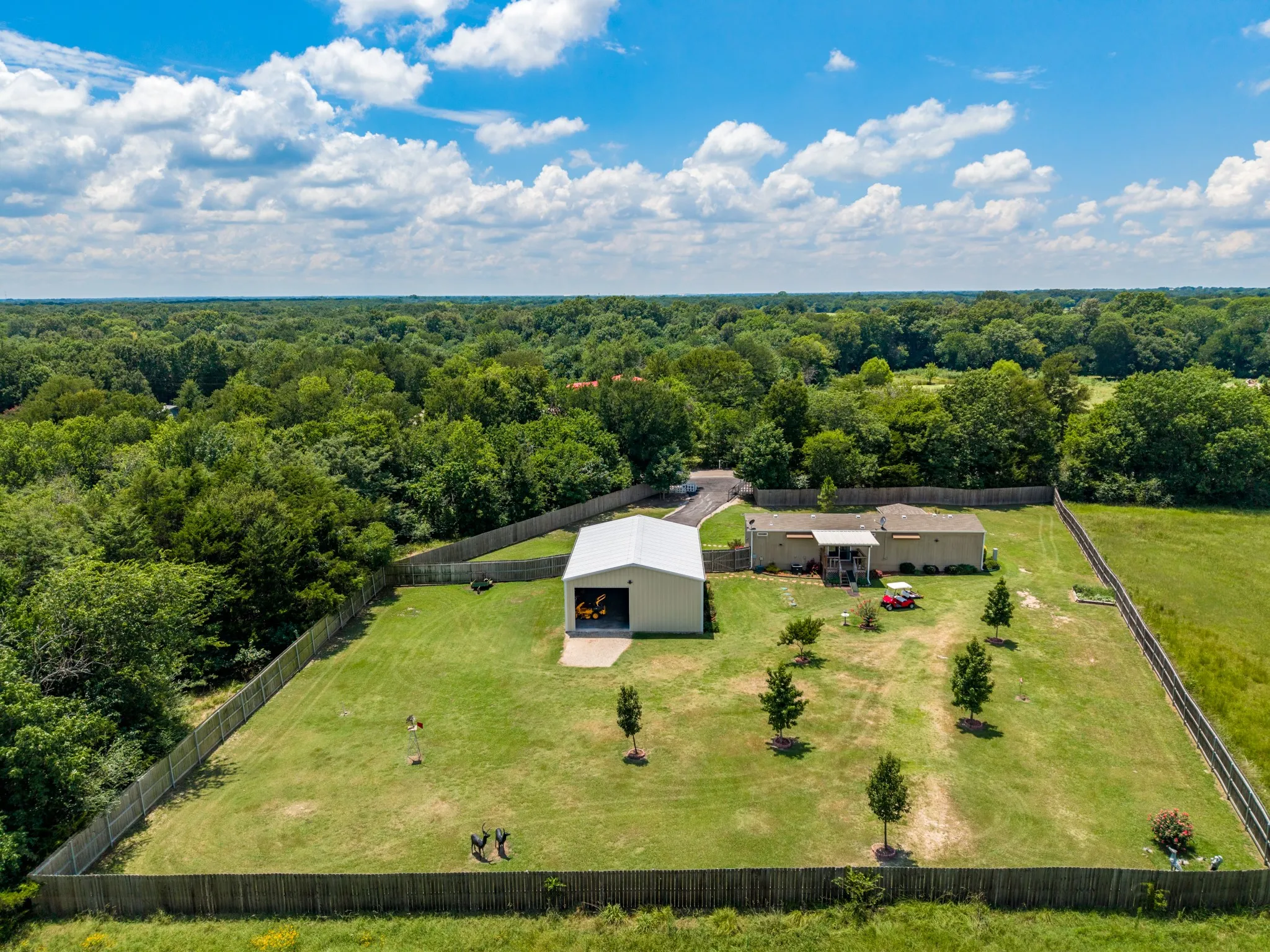 Manufactured Home For Sale in Hunt County , 4450 County Road 3110, Campbell, Texas 75422, 2 Bedroom, 2 Bathroom, 4 Garage spaces, 960 Sqft, built in 2021, mls#21332548, Real Estate Agent in Campbell, Homes For Sale in Hunt county, Homes For Sale in Campbell, Realtor in Campbell Texas, Real Estate Brokerage Independent Realty Texas, Luminita Cordes Realtor