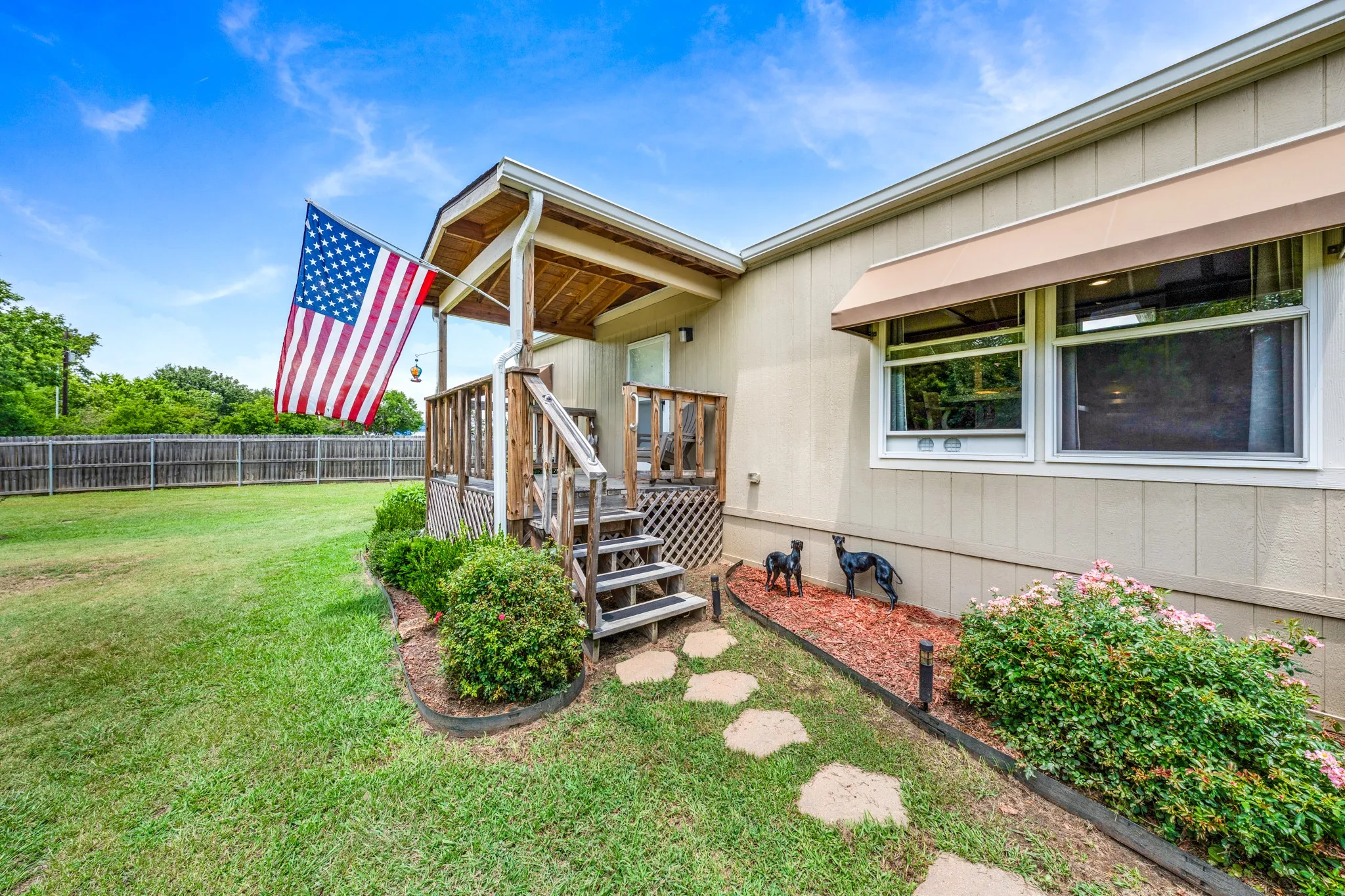 Manufactured Home For Sale in Hunt County , 4450 County Road 3110, Campbell, Texas 75422, 2 Bedroom, 2 Bathroom, 4 Garage spaces, 960 Sqft, built in 2021, mls#21332548, Real Estate Agent in Campbell, Homes For Sale in Hunt county, Homes For Sale in Campbell, Realtor in Campbell Texas, Real Estate Brokerage Independent Realty Texas, Luminita Cordes Realtor